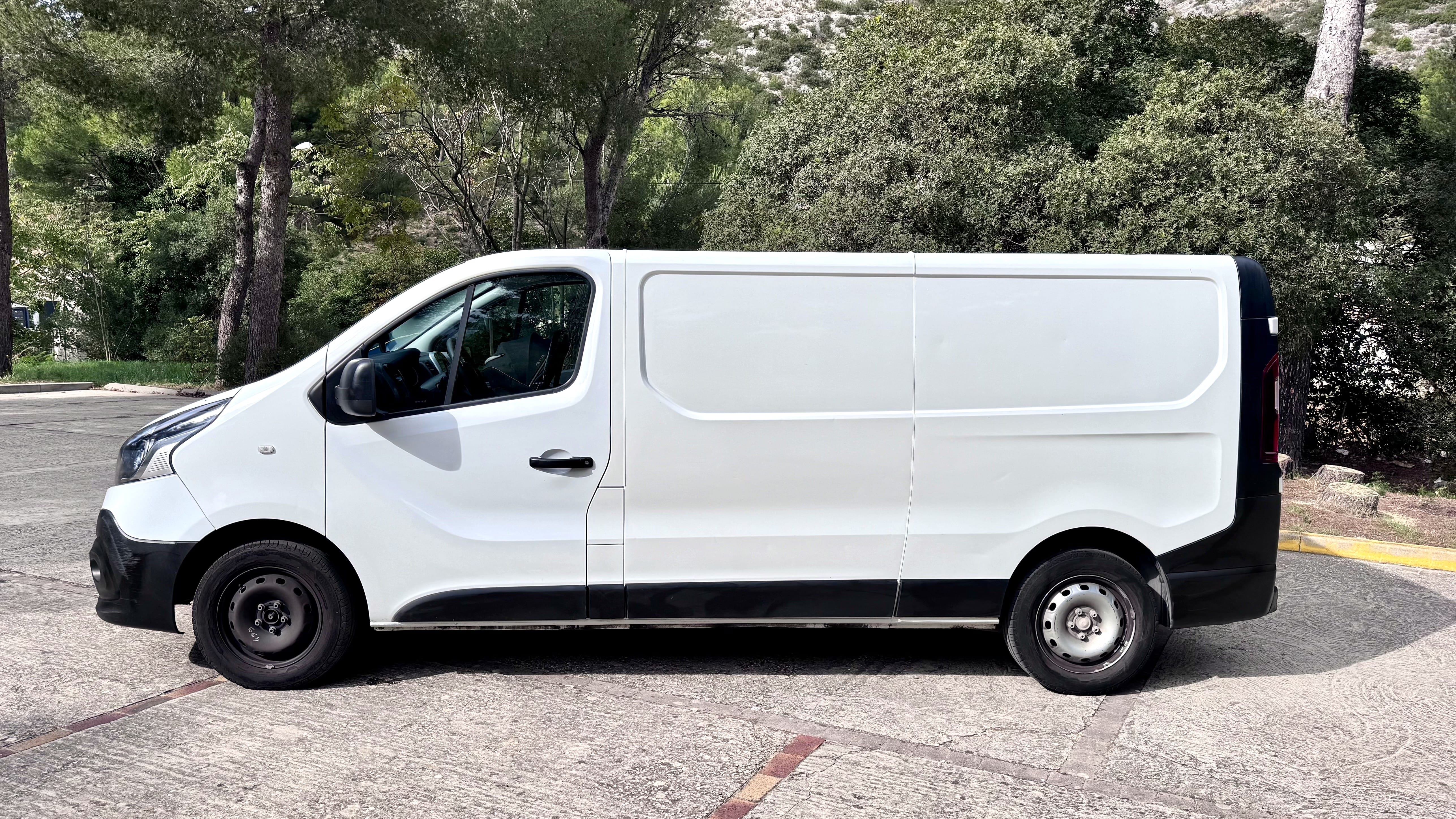 Renault Trafic 3 - Rallongé (6m3) - 1.6 DCI 120 - 2018 con Aire acondicionado