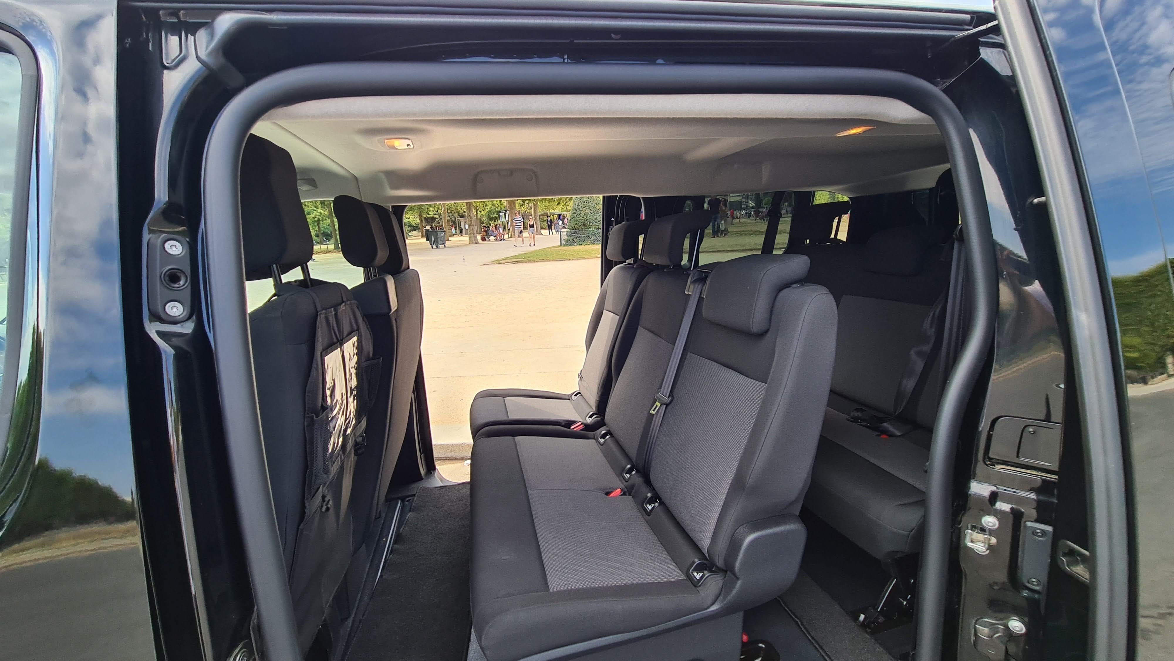 Toyota Proace Combi Noir - 9 places Climatisation GPS Android Auto & Apple CarPlay avec Chaines