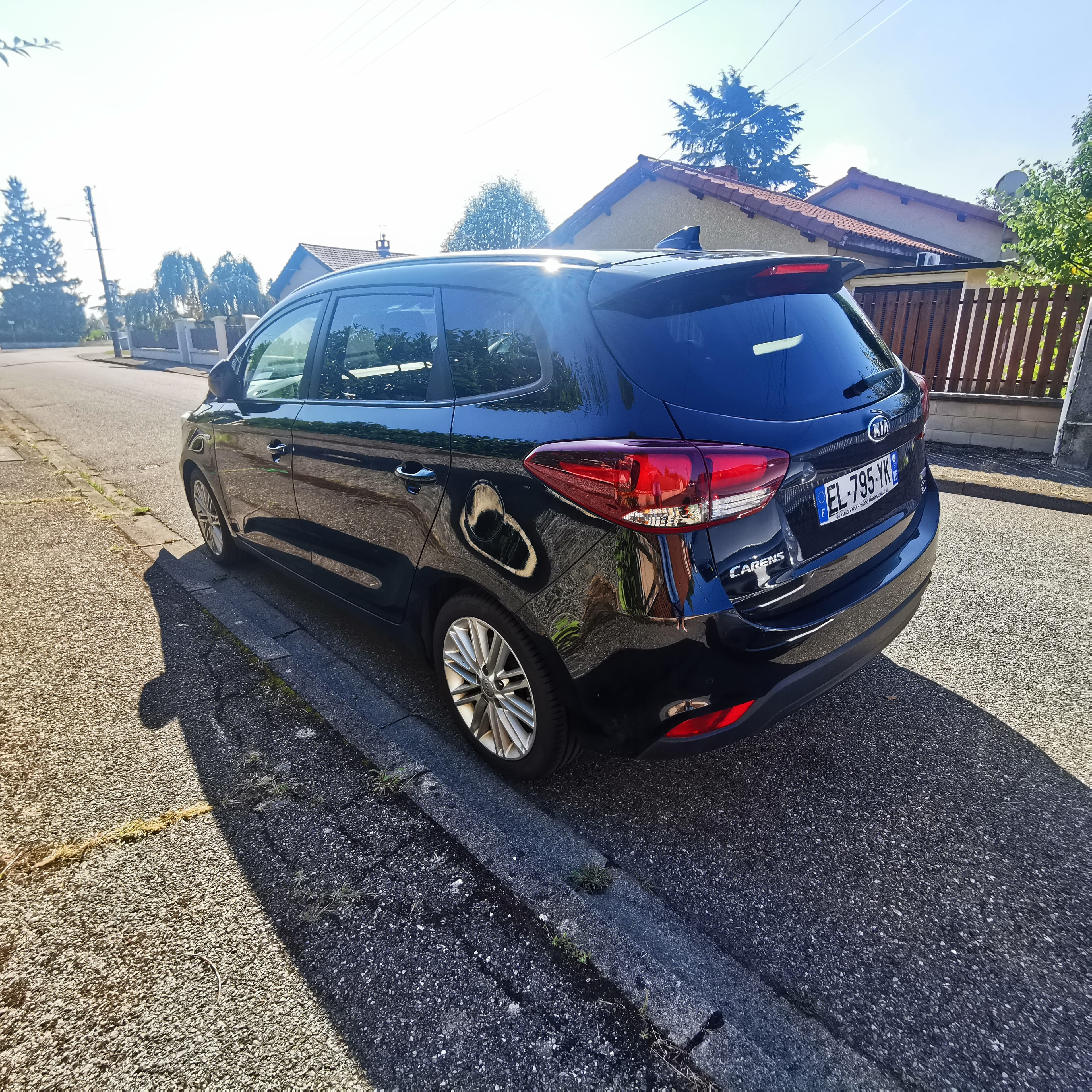 Kia Carens 7 places 1,7 crdi 141cv avec GPS