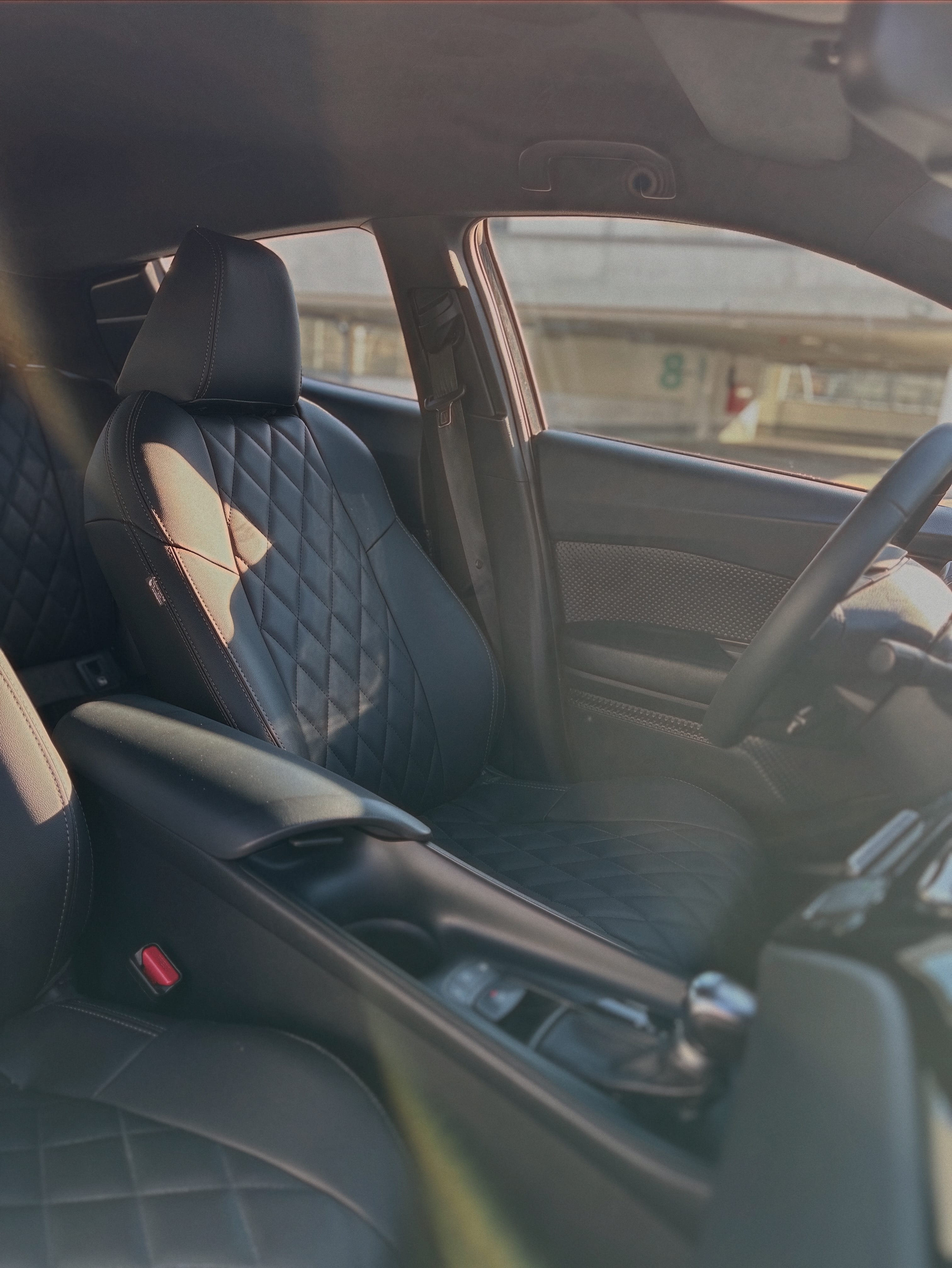 Toyota C-HR Hybrid mit Navigationsgerät