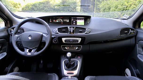 Renault Scenic Louez le Renault Scénic 5 Places Initiale – Spacieux, Confortable et Économique ! avec GPS