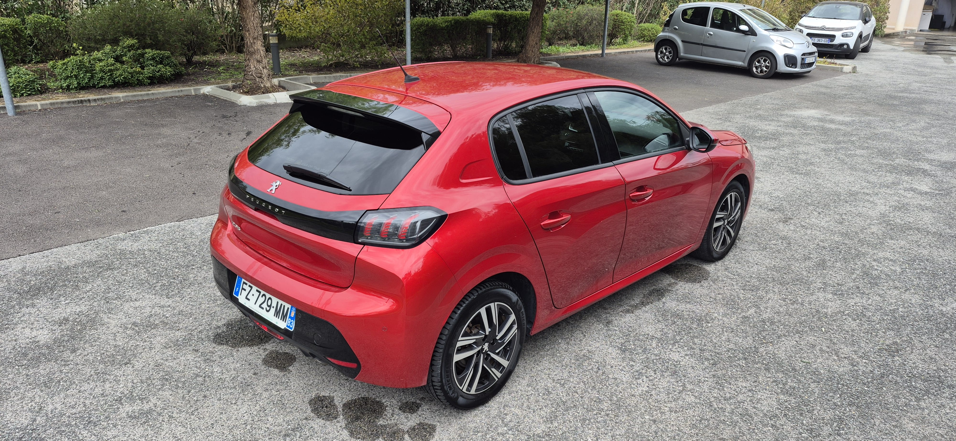Peugeot 208 avec GPS
