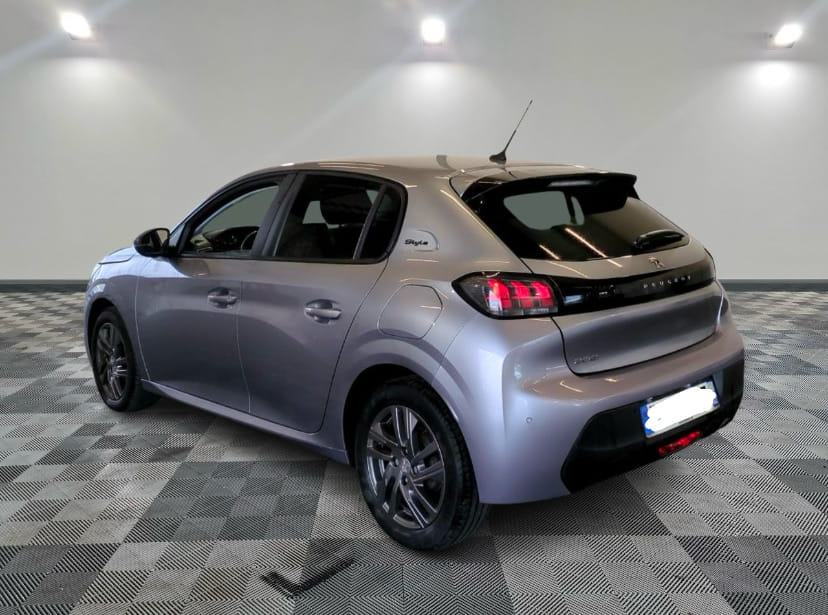 Peugeot 208 avec GPS