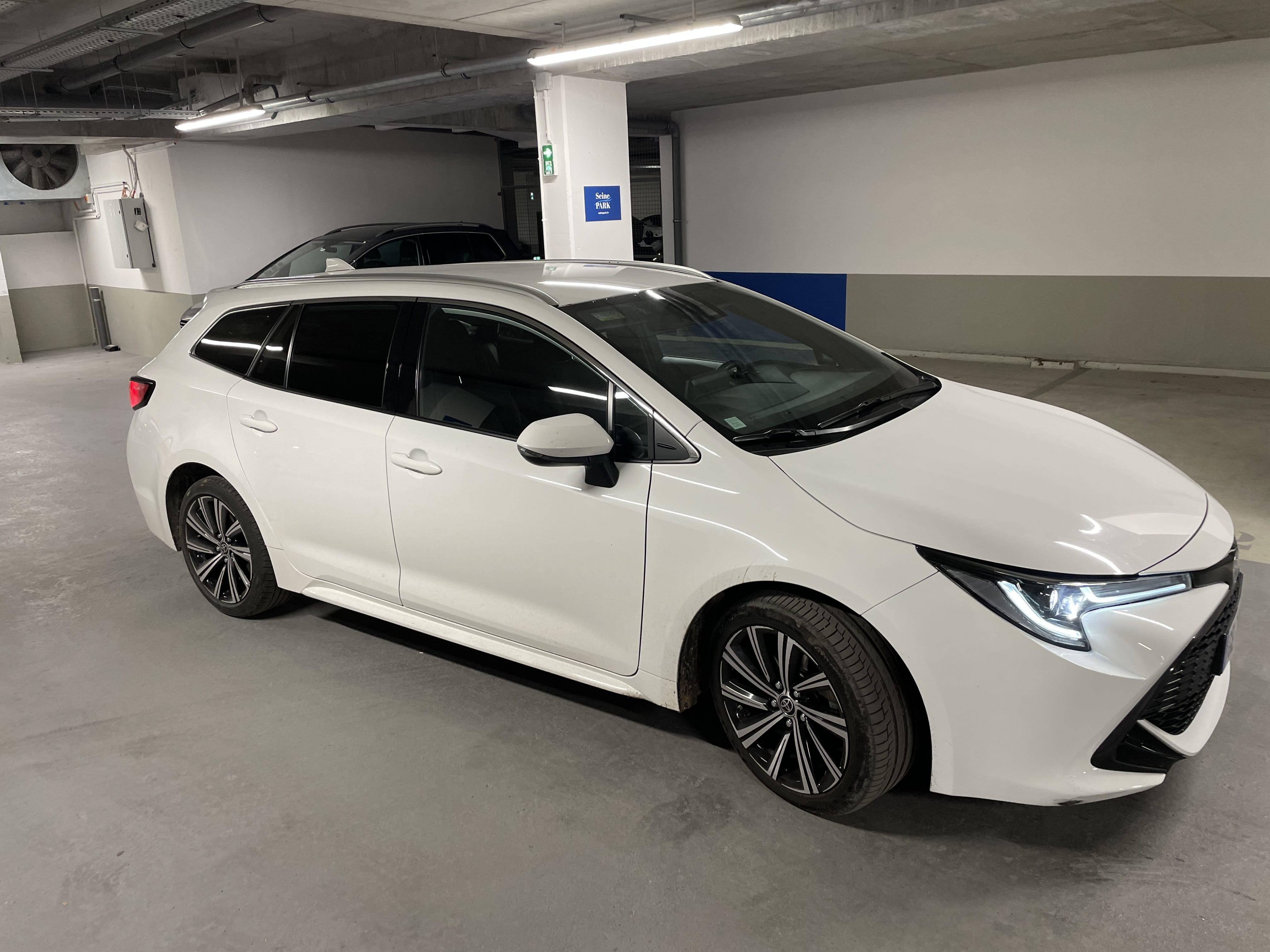 Toyota Corolla Break Hybride avec Climatisation
