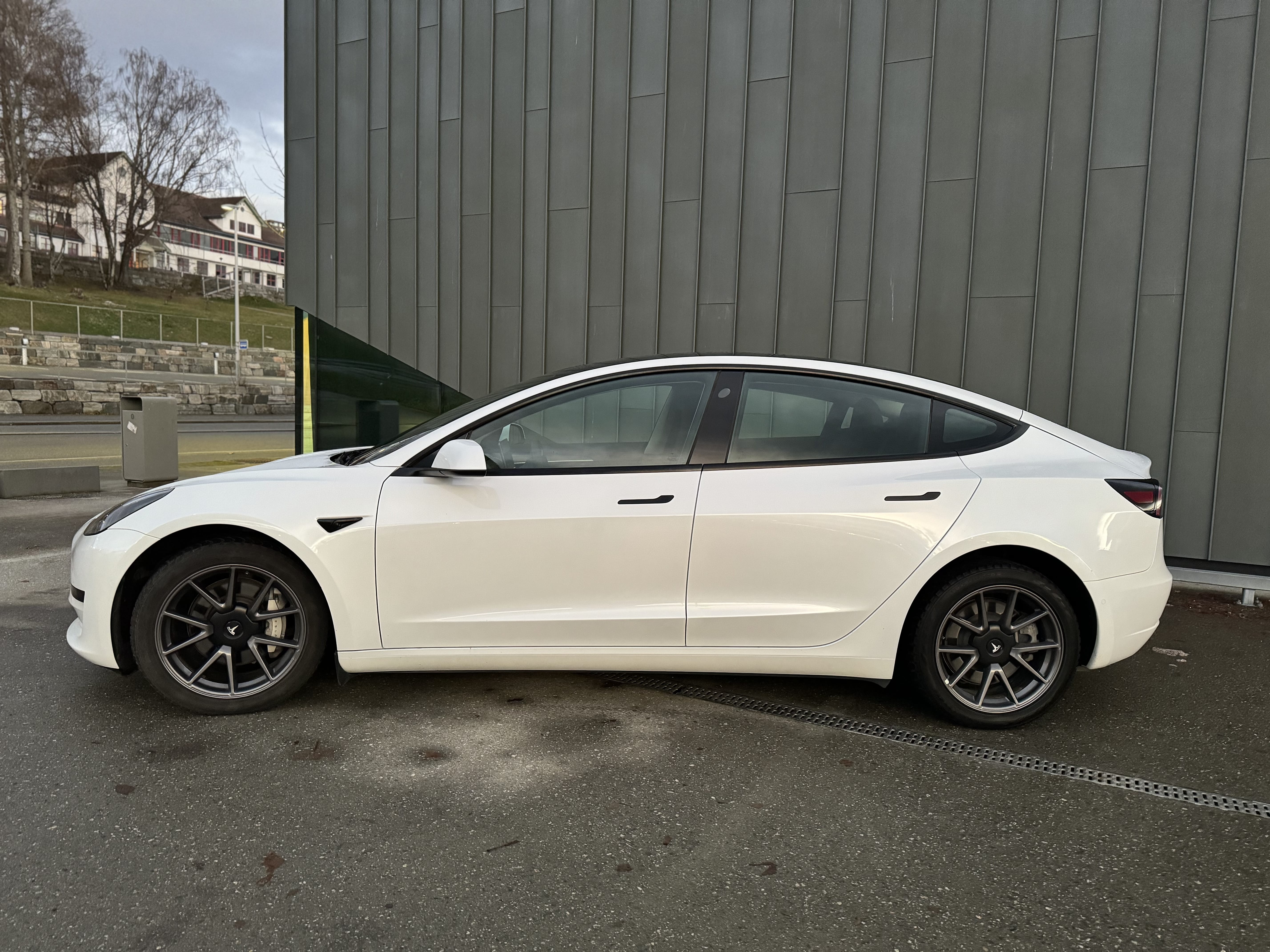 Tesla Model 3 Standard Range Plus med Aircondition