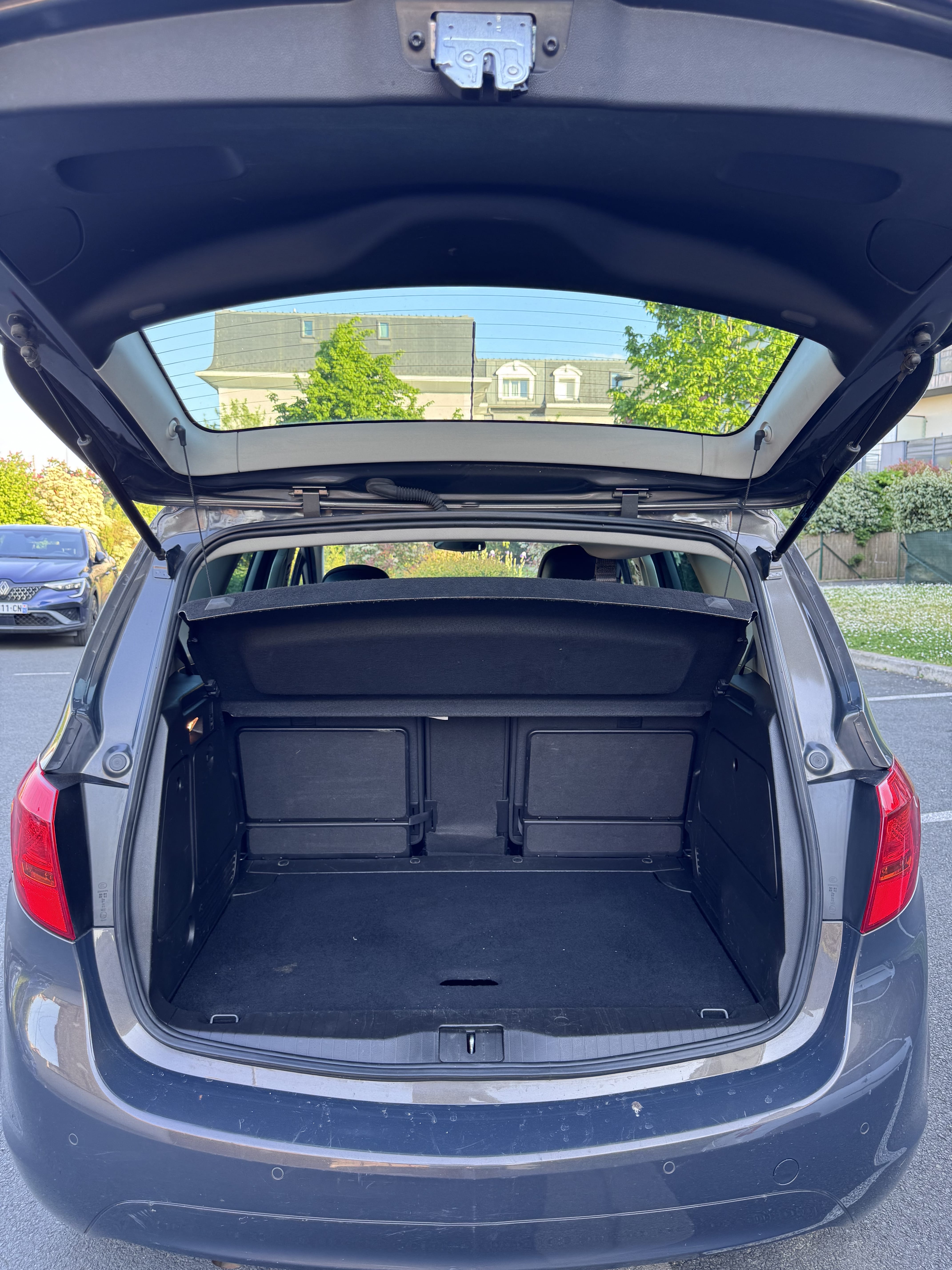 Opel Meriva avec Entrée audio / iPod