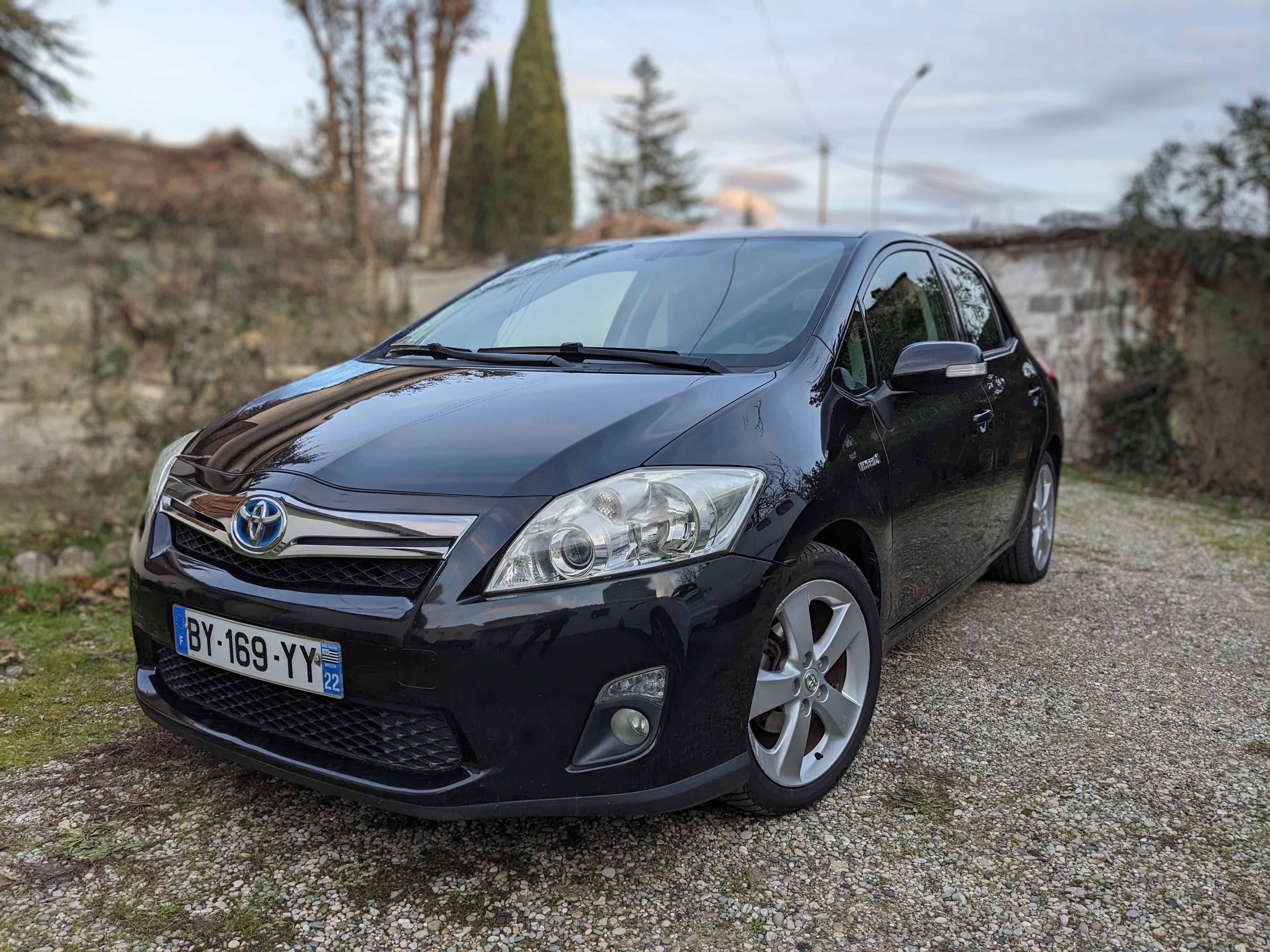 Toyota Auris 1.8 HSD Hybride, 2011, Essence 95 / Électrique (hybride), automatique