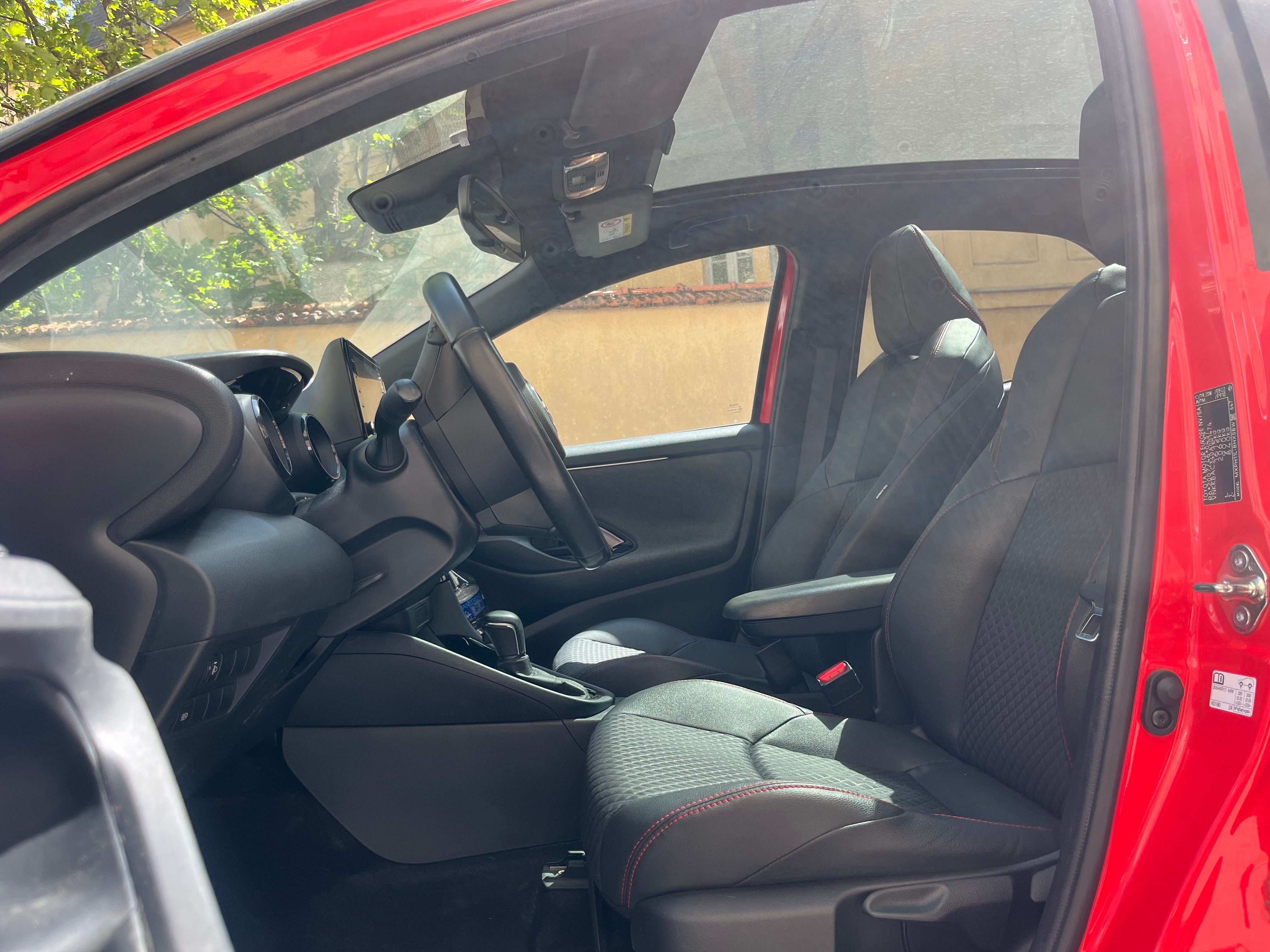 Toyota Yaris Hybride, 2020, Essence 95 / Électrique (hybride), automatique