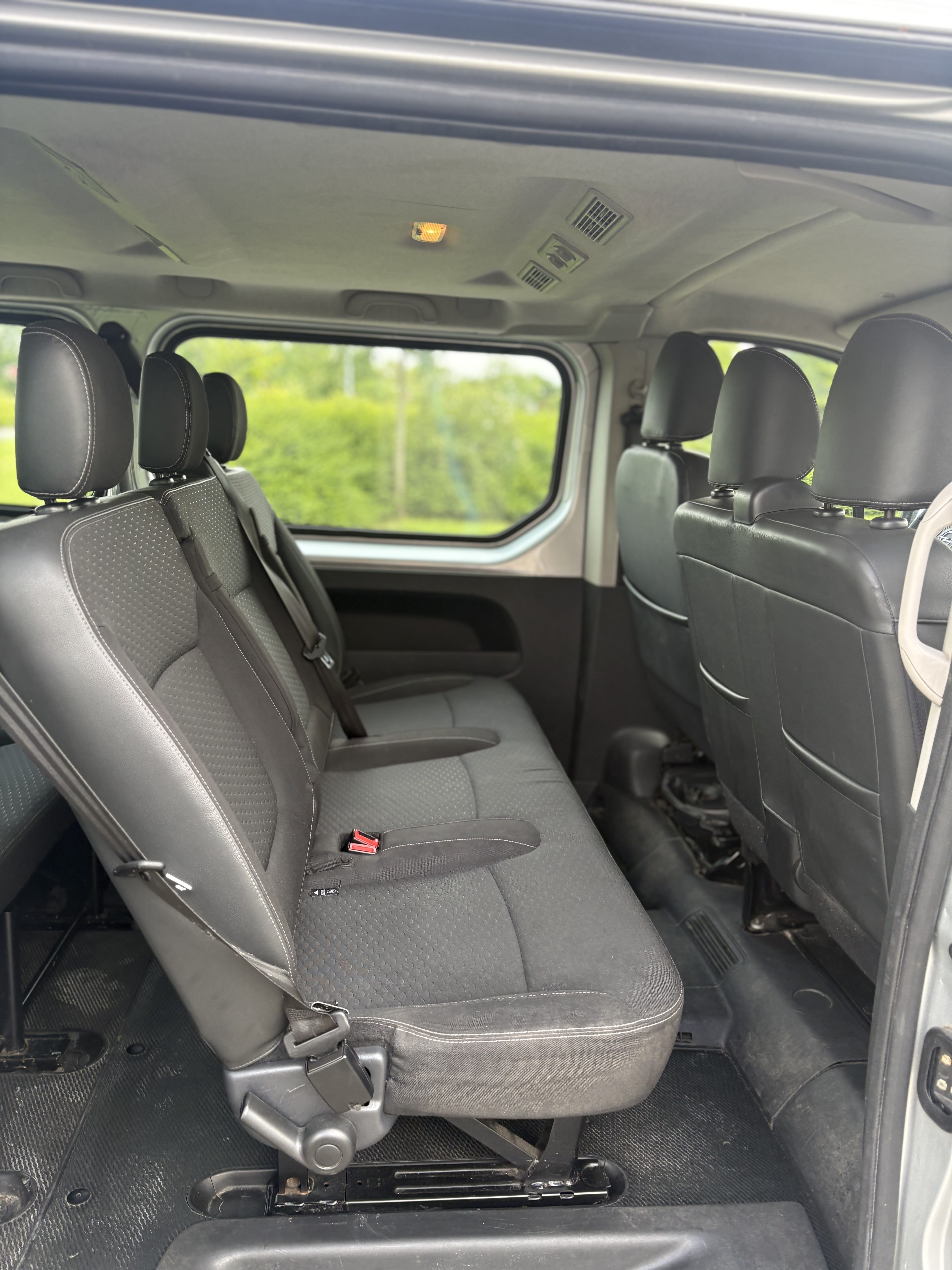 Opel Vivaro Combi avec GPS