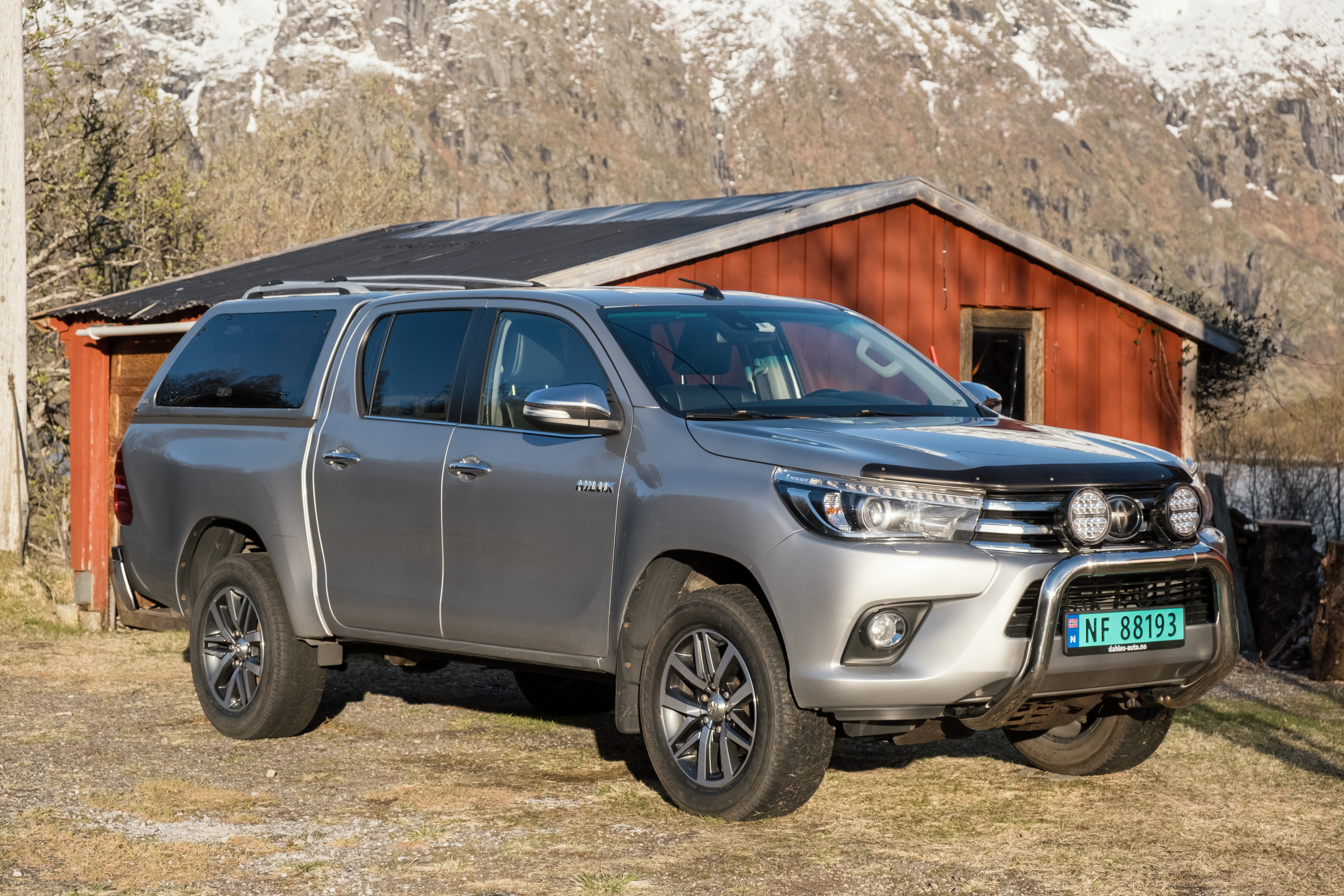 Toyota Hilux Dobbelt Førerhus with Bluetooth audio