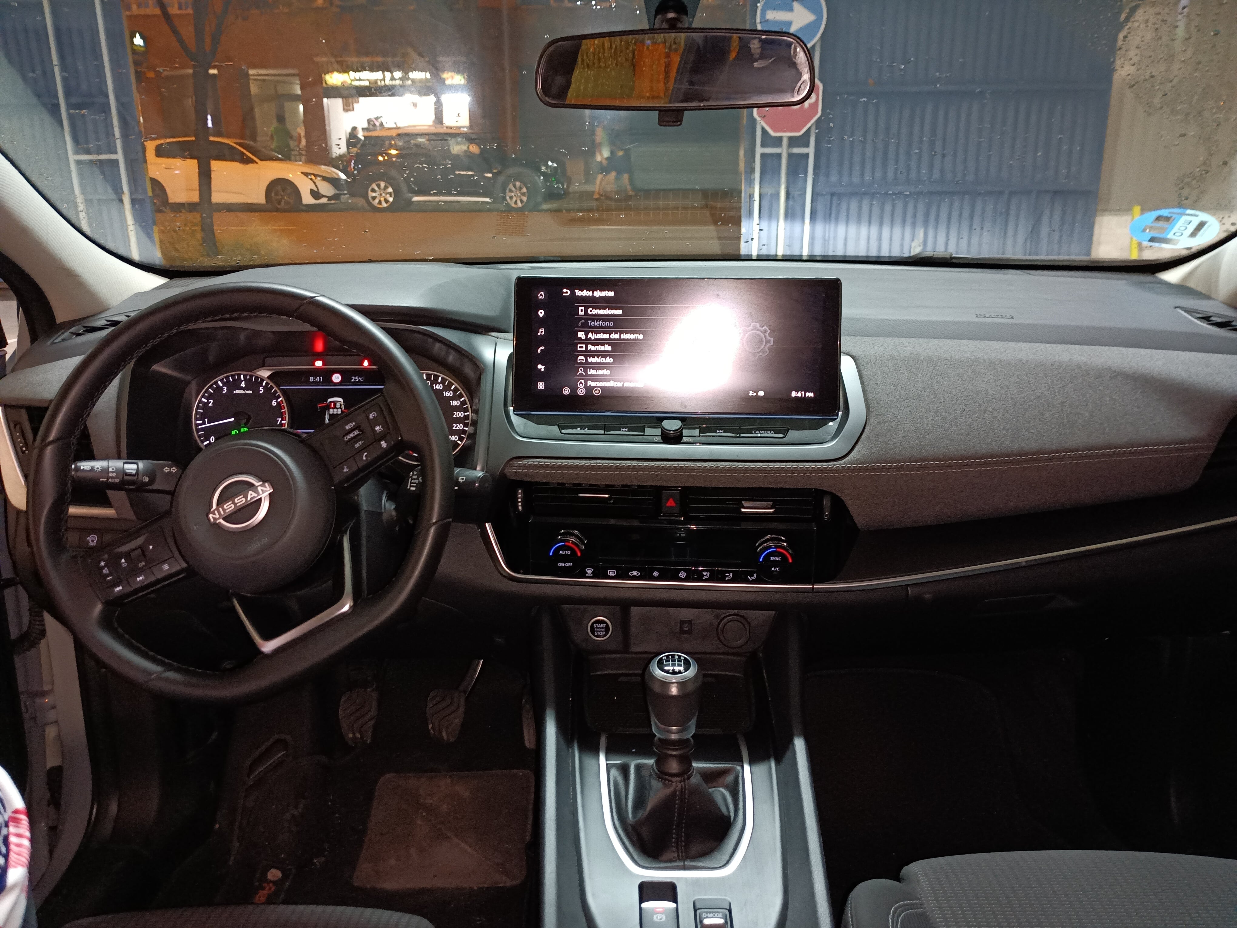 Nissan Qashqai mit Navigationsgerät