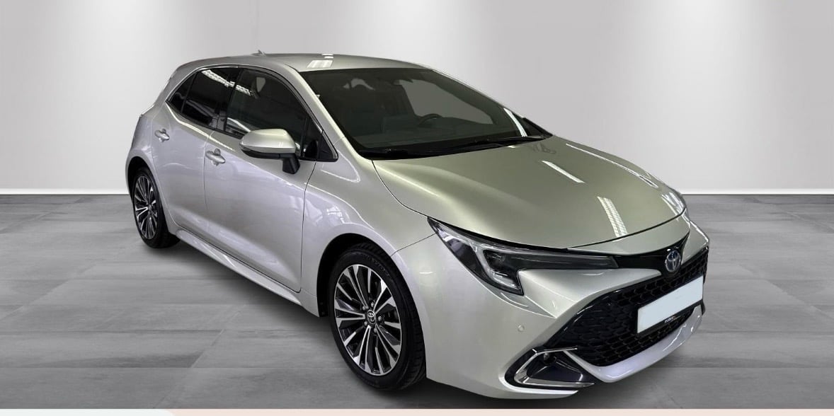 Toyota Corolla 1.8 bensin/hybrid, 2023, Blyfri 95 / Elektrisk (hybrid), automatisk