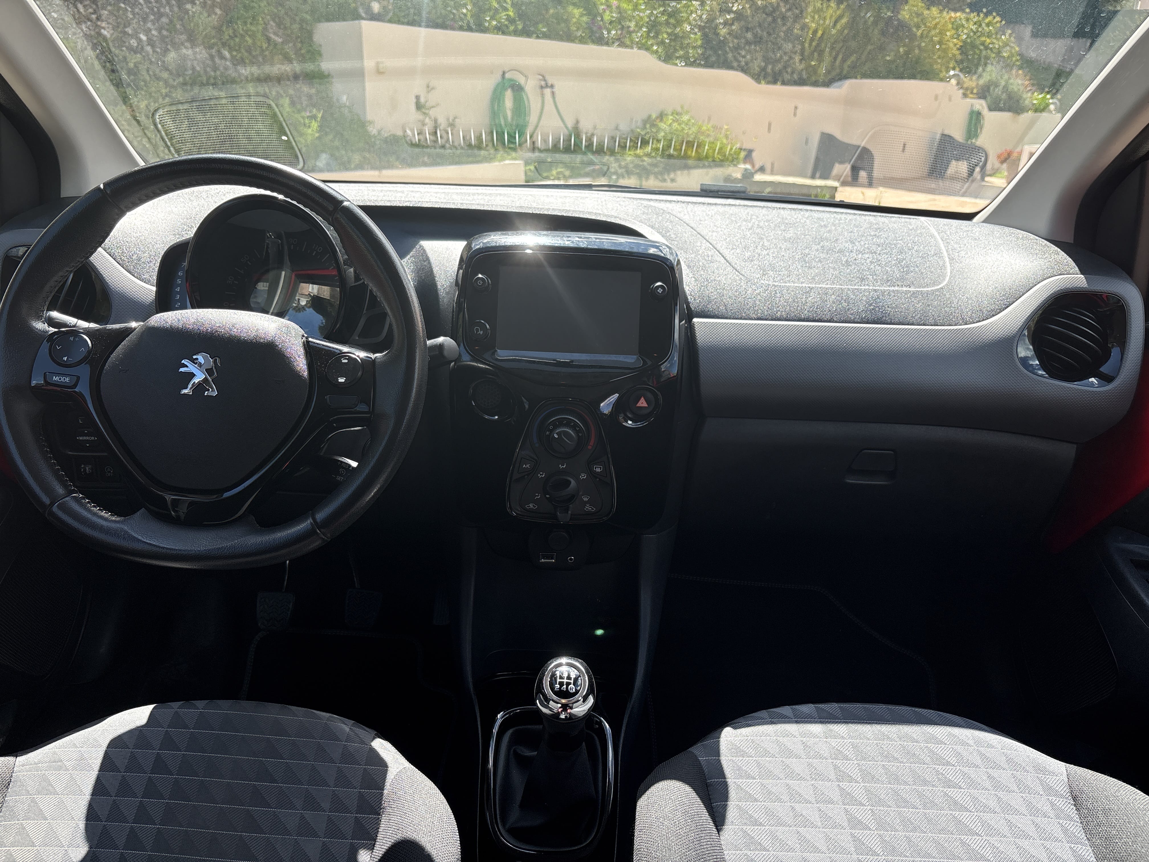 Peugeot 108 1.0 vti 72 cv avec Apple CarPlay