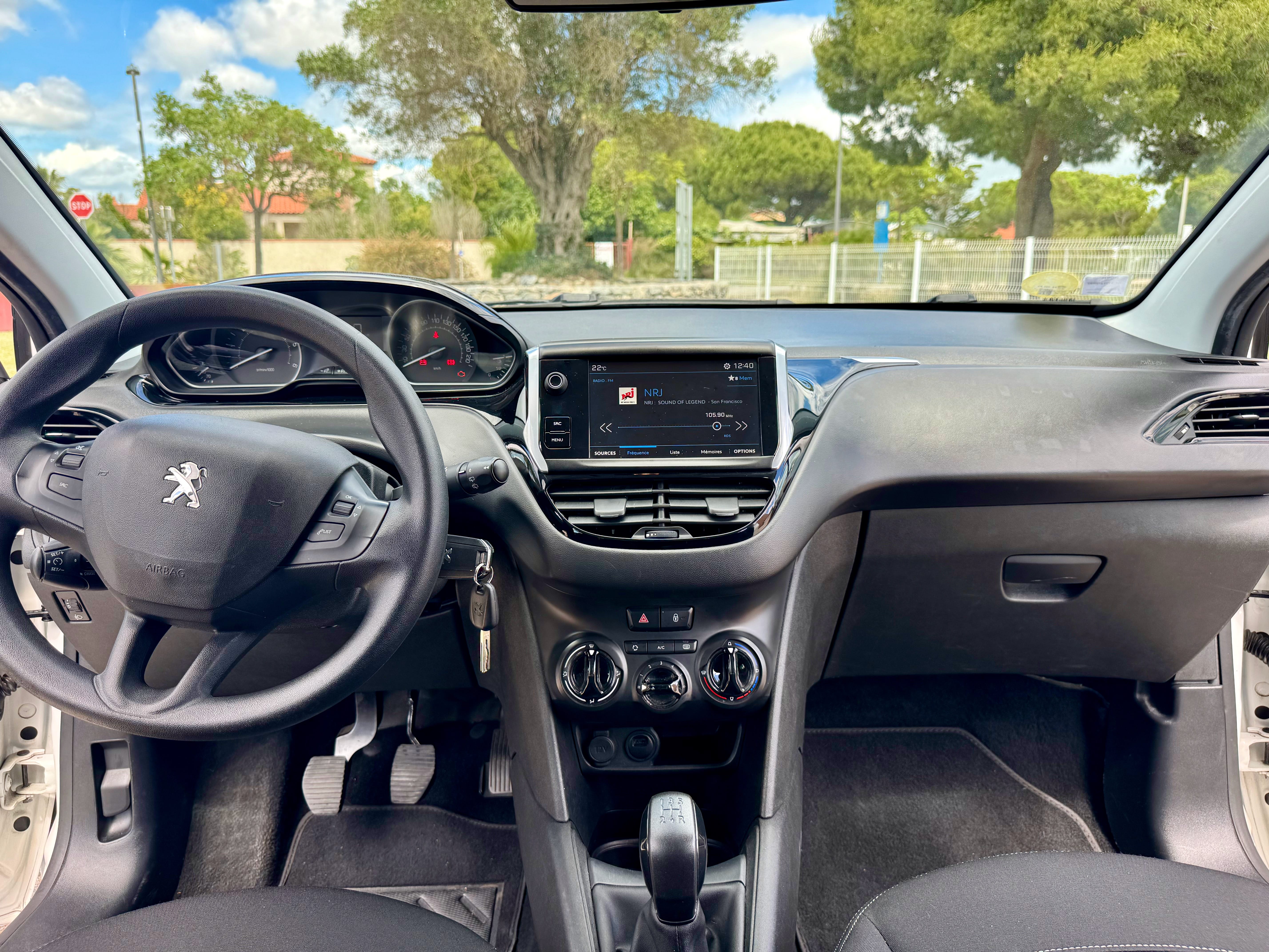 Peugeot 208 1.5 HDI - 5 PORTES - CLIMATISATION - ECRAN TACTILE - BLUETOOTH avec Audio Bluetooth