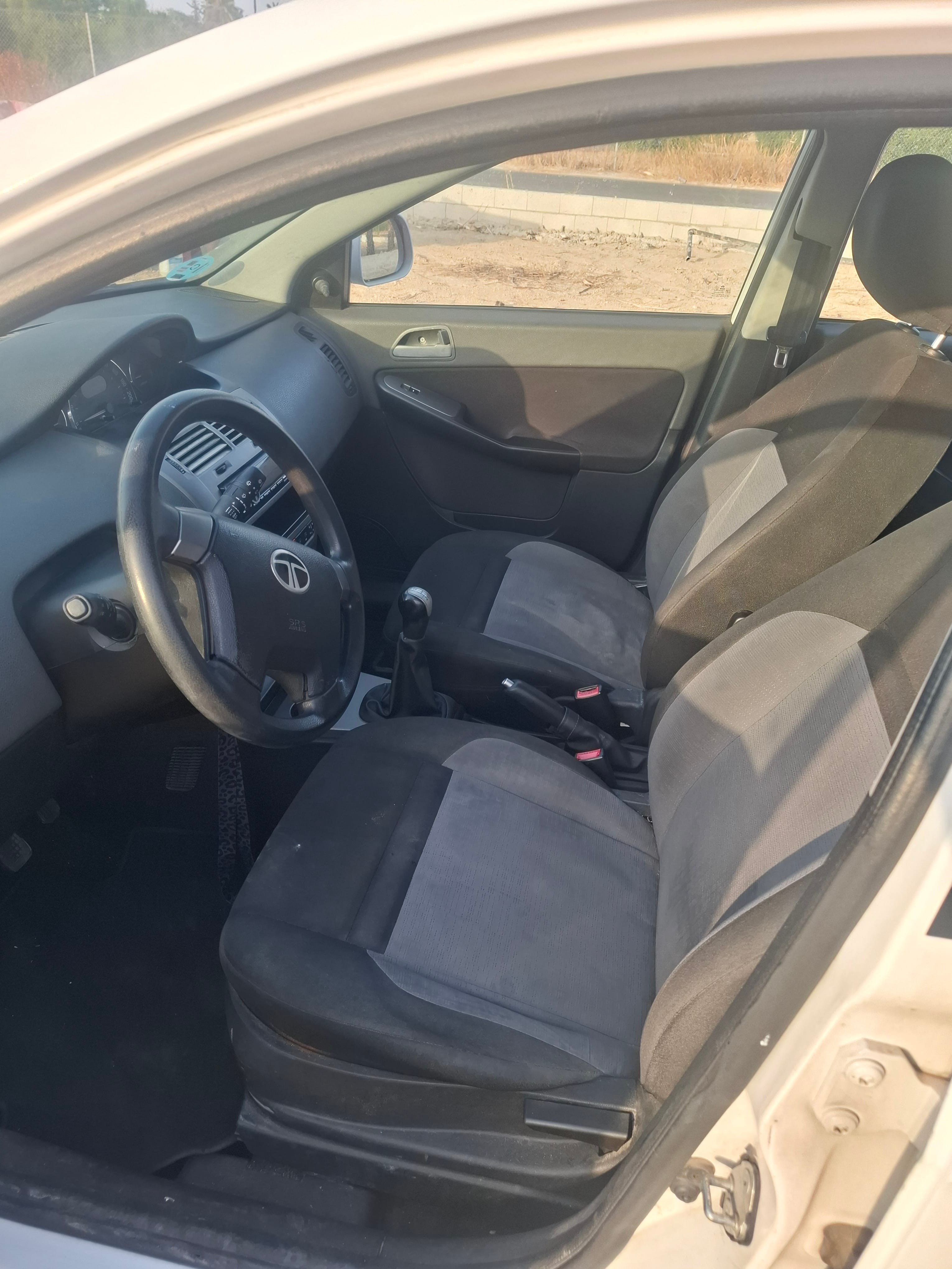 Tata Motors Indica con Radio 