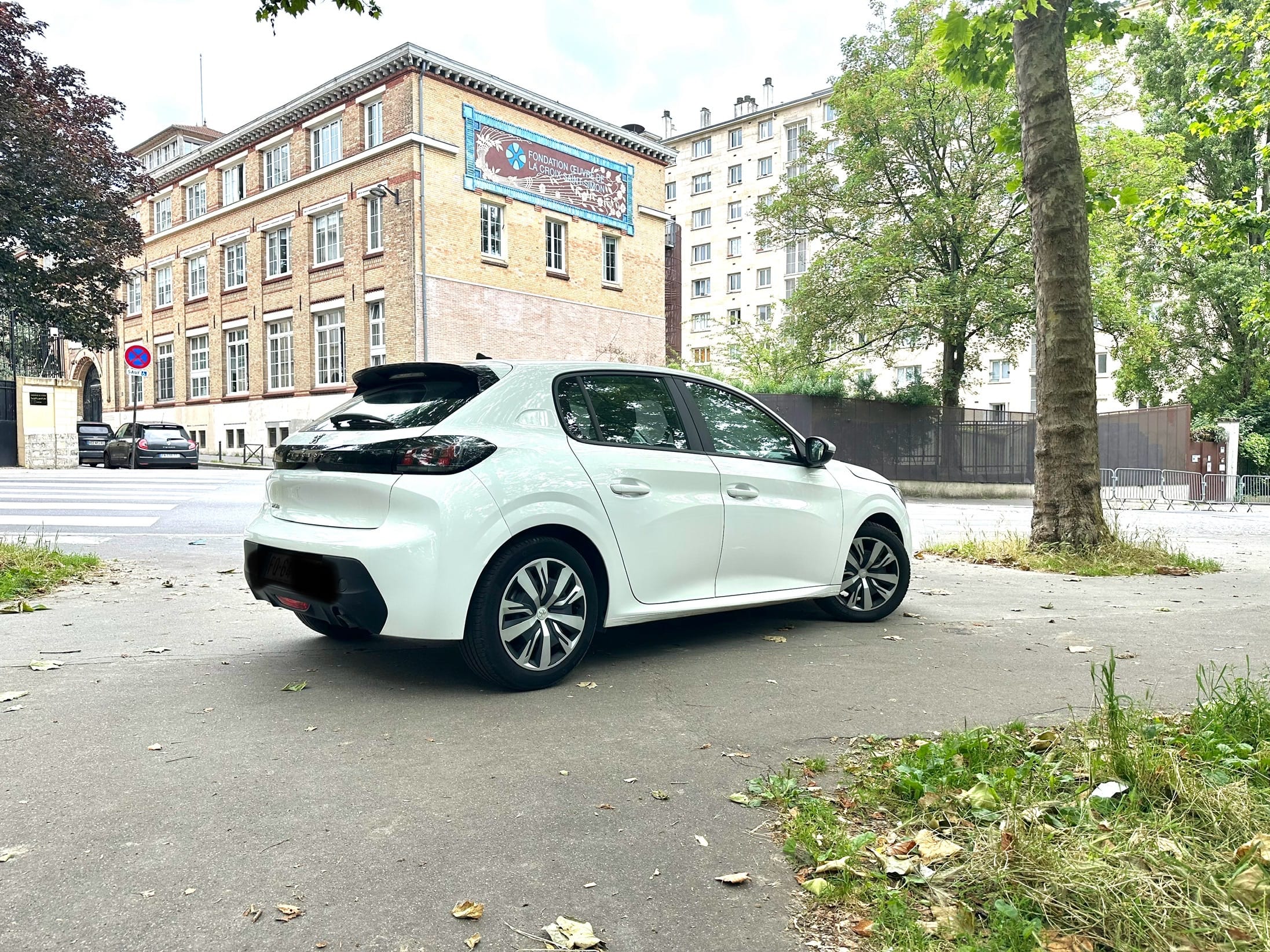 Peugeot 208 FQ641 avec Audio Bluetooth