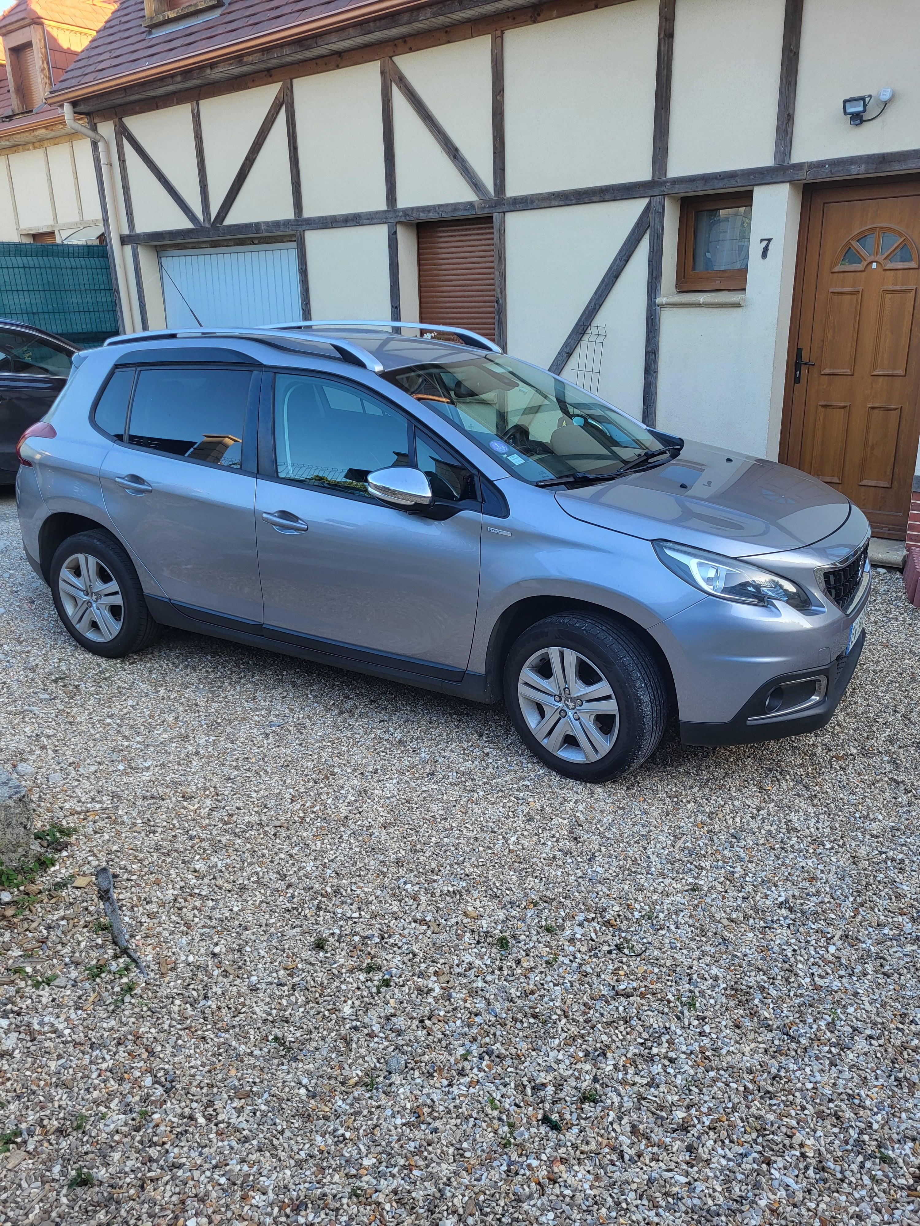 Peugeot 2008 Essence/Ethanol 82ch puretech avec Climatisation