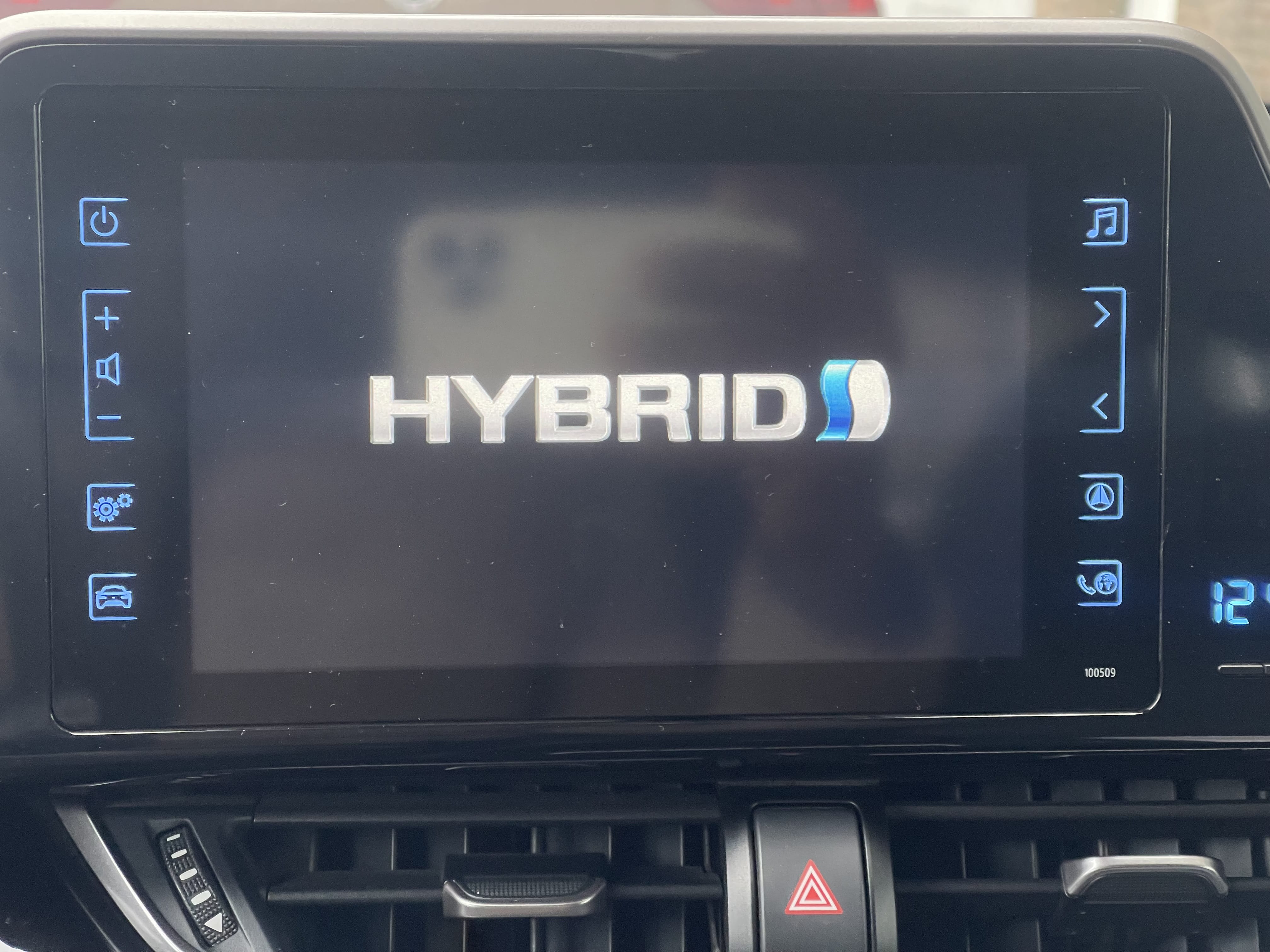 Toyota C-HR SUV 1.8i hybride avec Quatre roues motrices