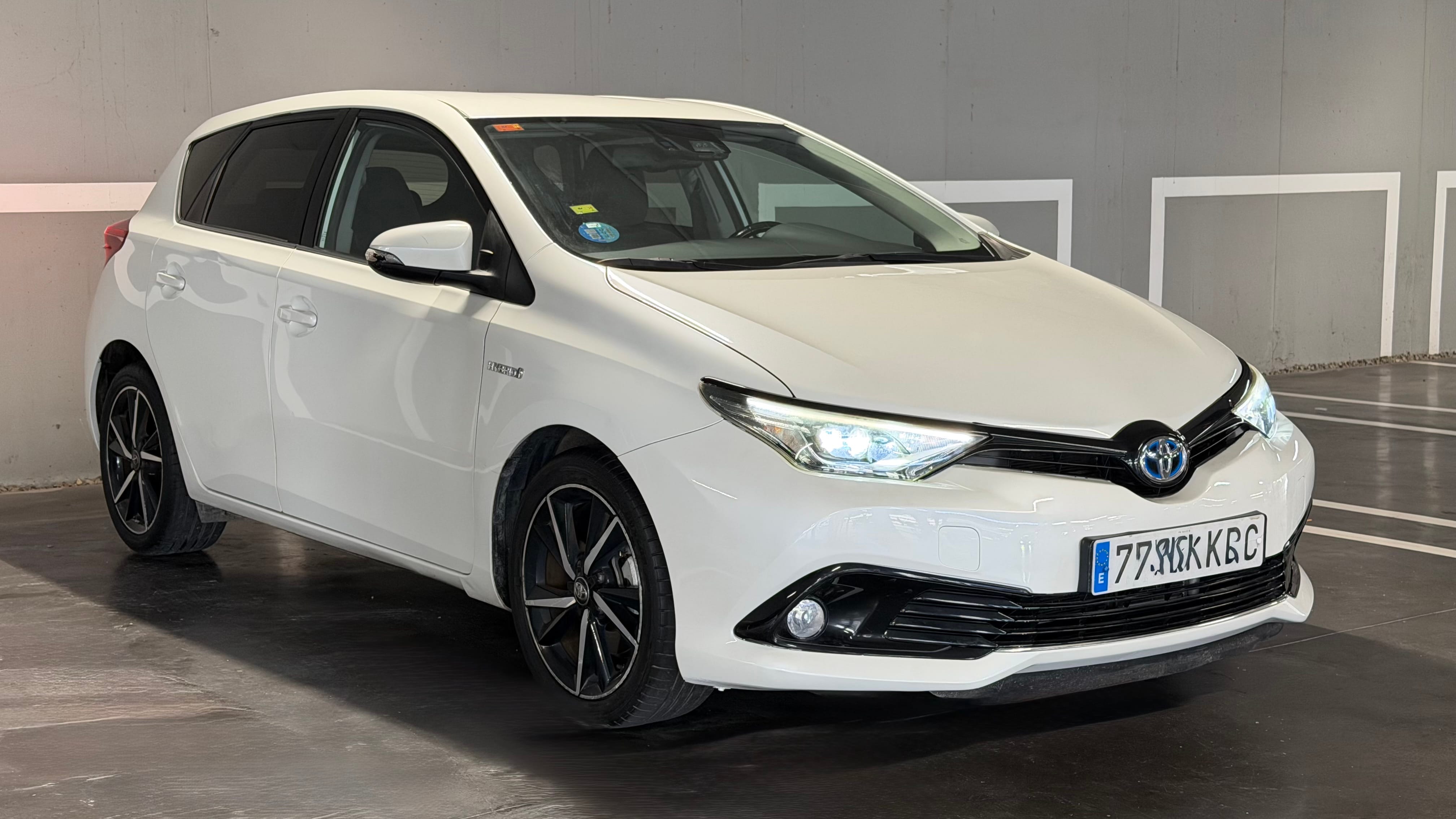 Toyota Auris Híbrido con Aire acondicionado