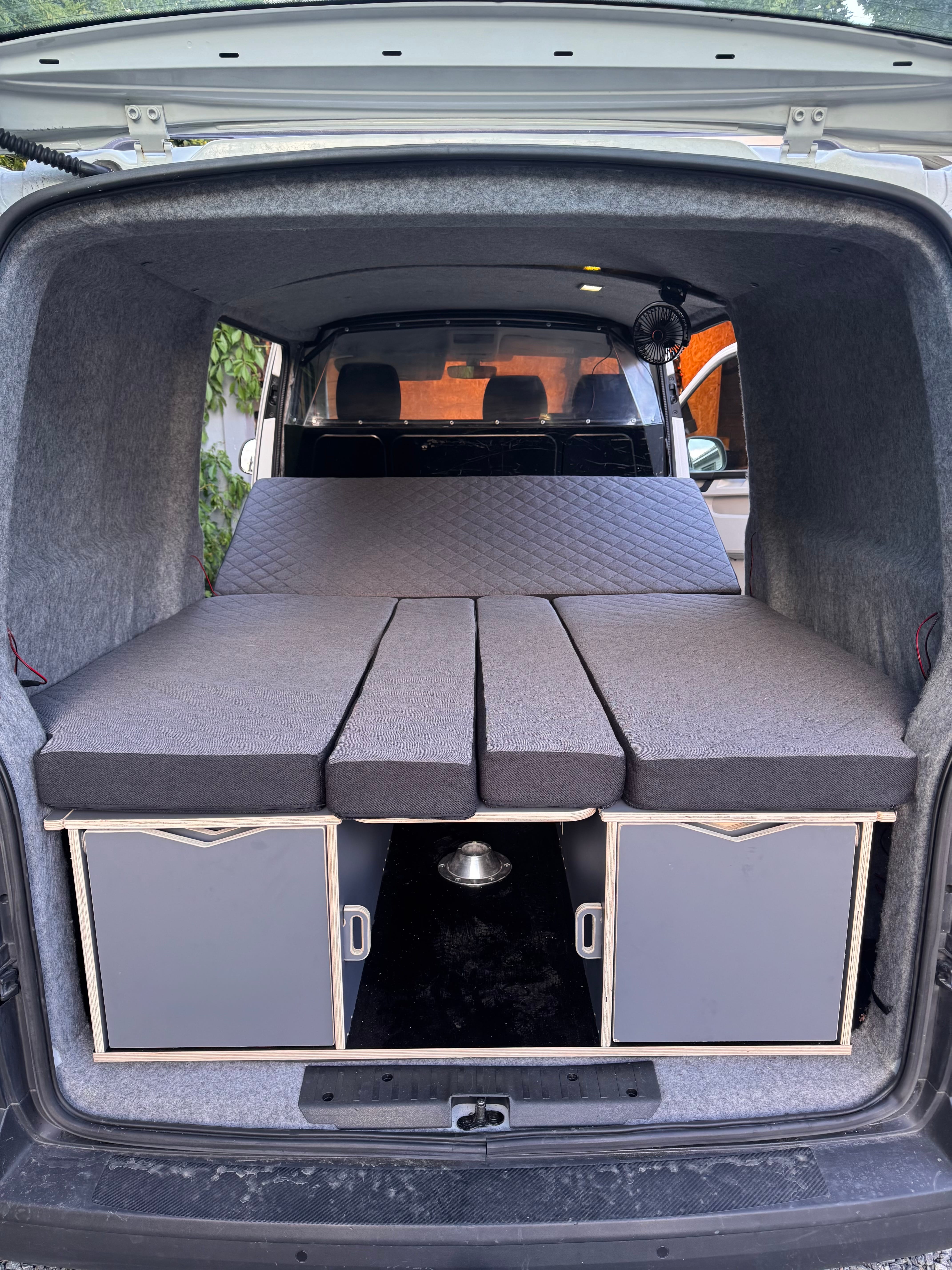 Volkswagen Transporter Camper (Campervan) med GPS