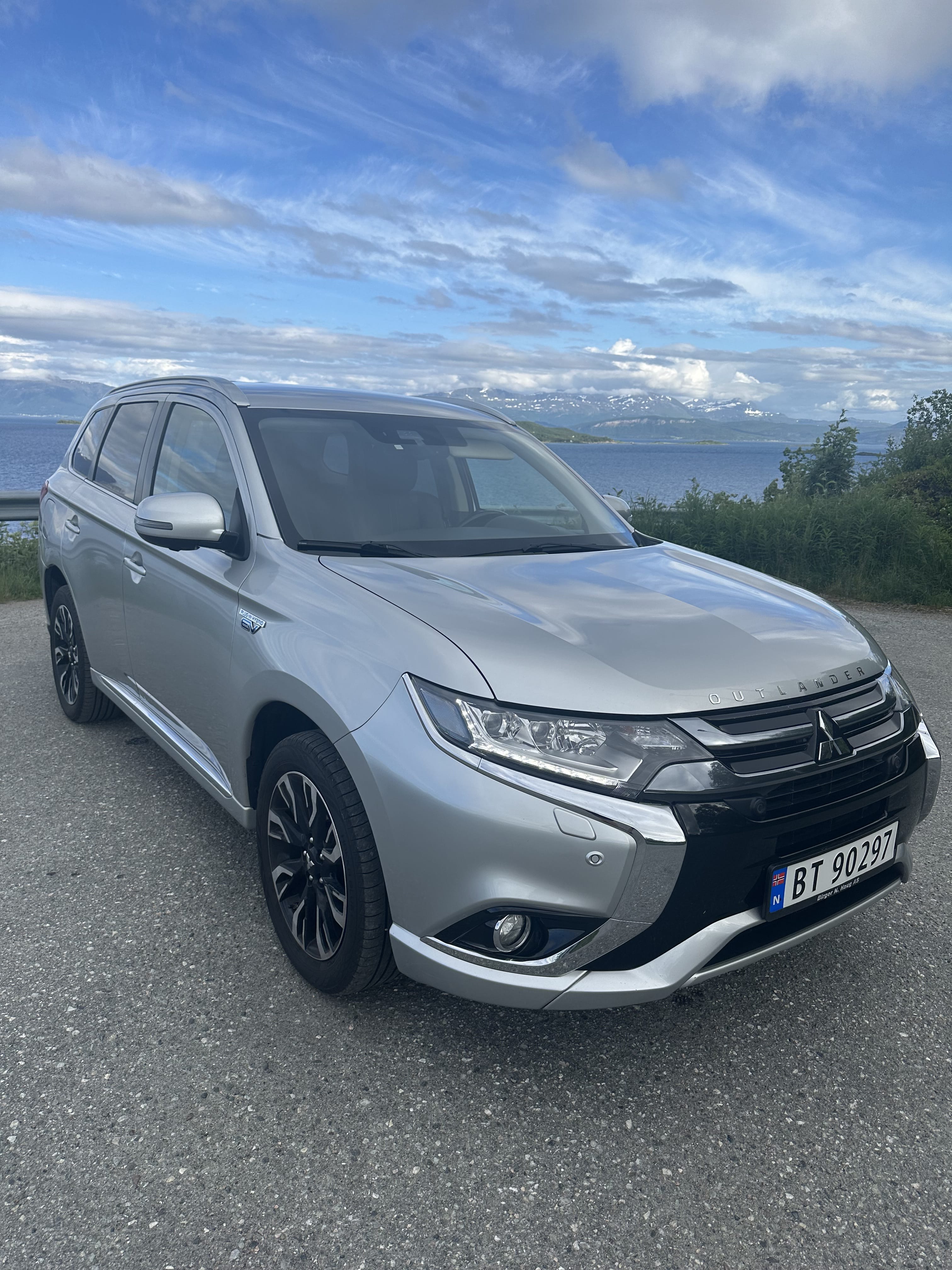 Mitsubishi Outlander PHEV SEL, 2018, Blyfri 95 / Elektrisk (hybrid), automatisk