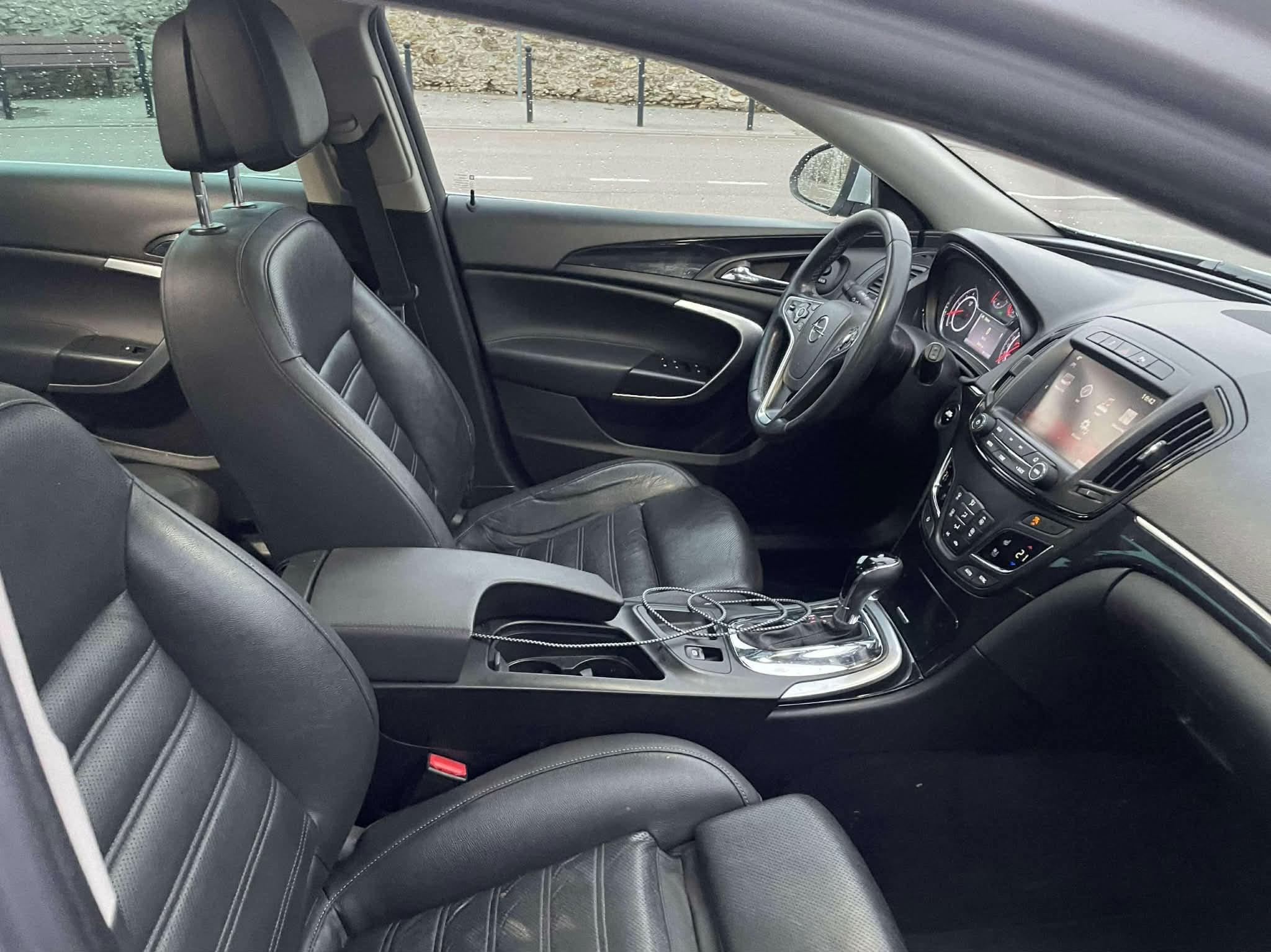 Opel Insignia 136ch 1,6 CDTI avec Quatre roues motrices