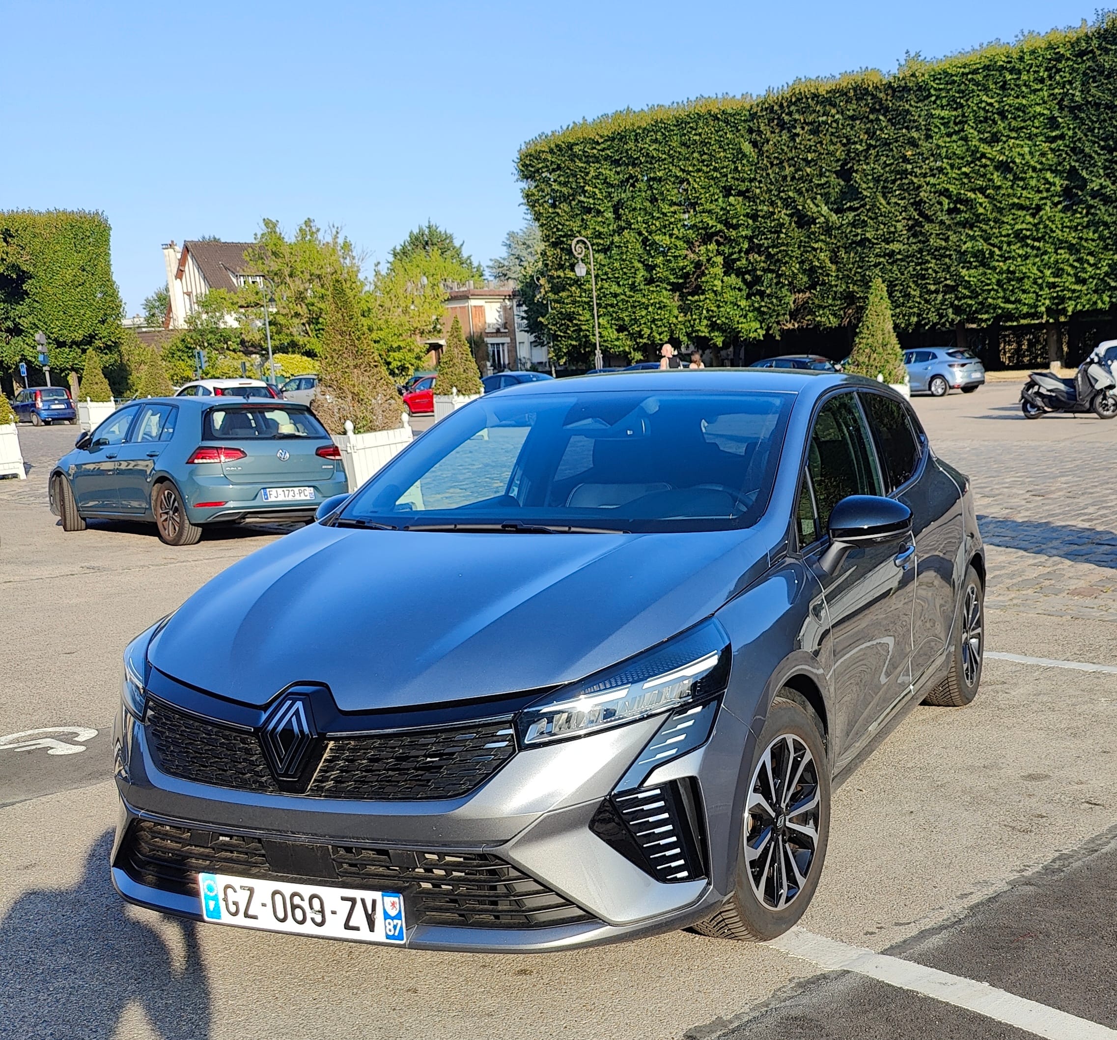 Renault Clio E-tech, 2024, Essence 95 / Électrique (hybride), automatique