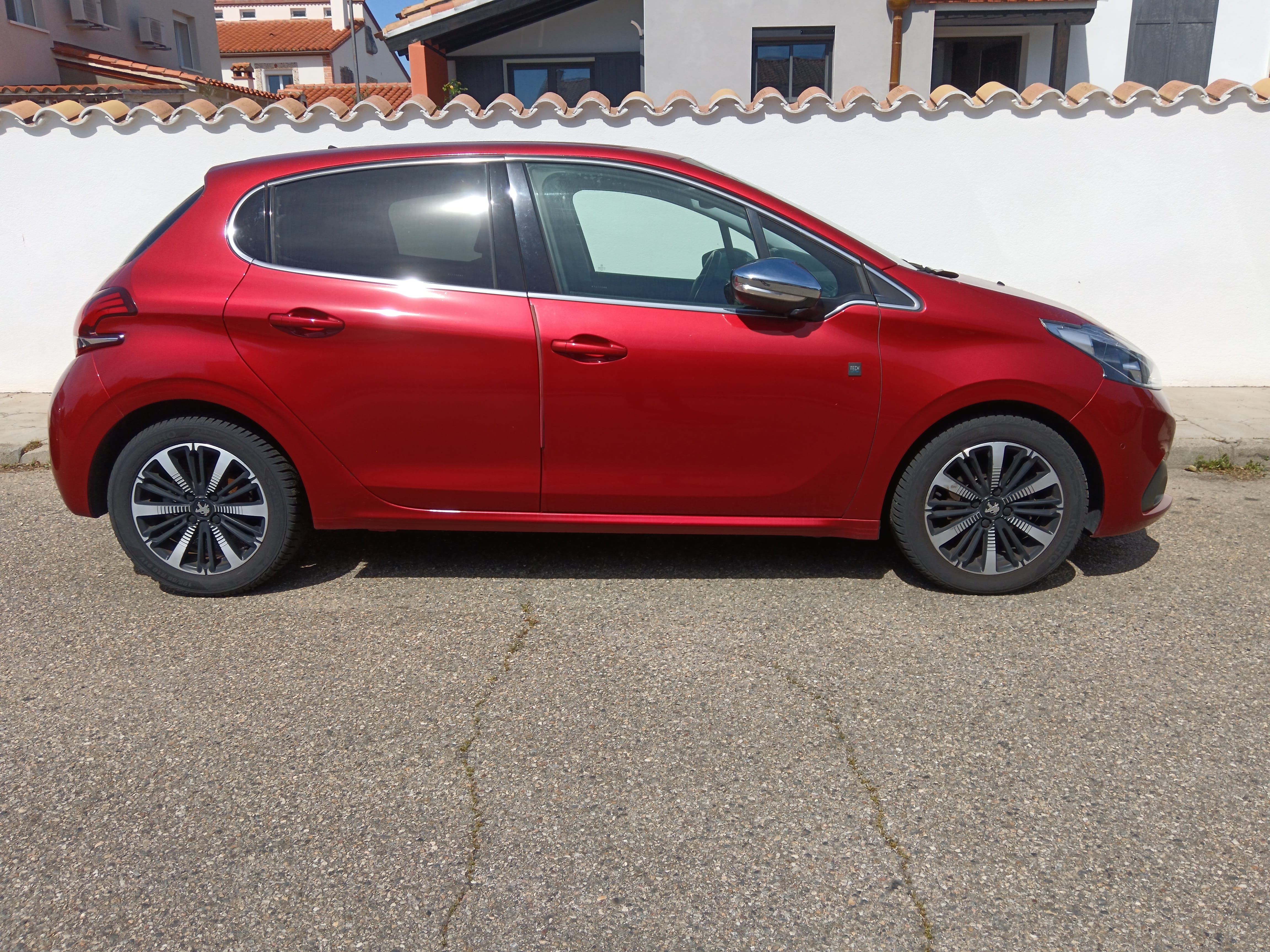Peugeot 208 1,2 essence 110 Hp Tech Edition, 2019, Essence 95
