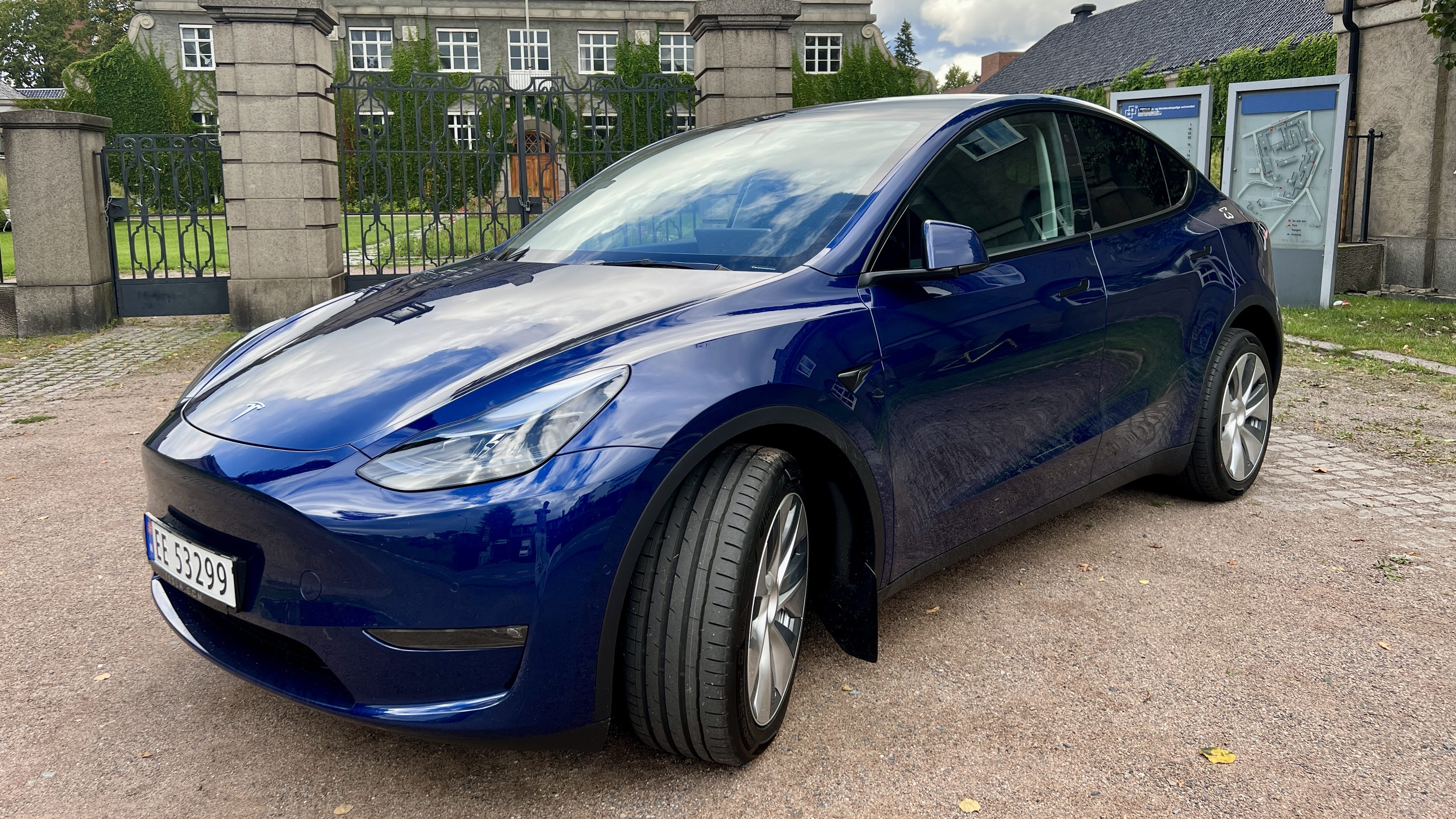 Tesla Model Y Long Range med GPS