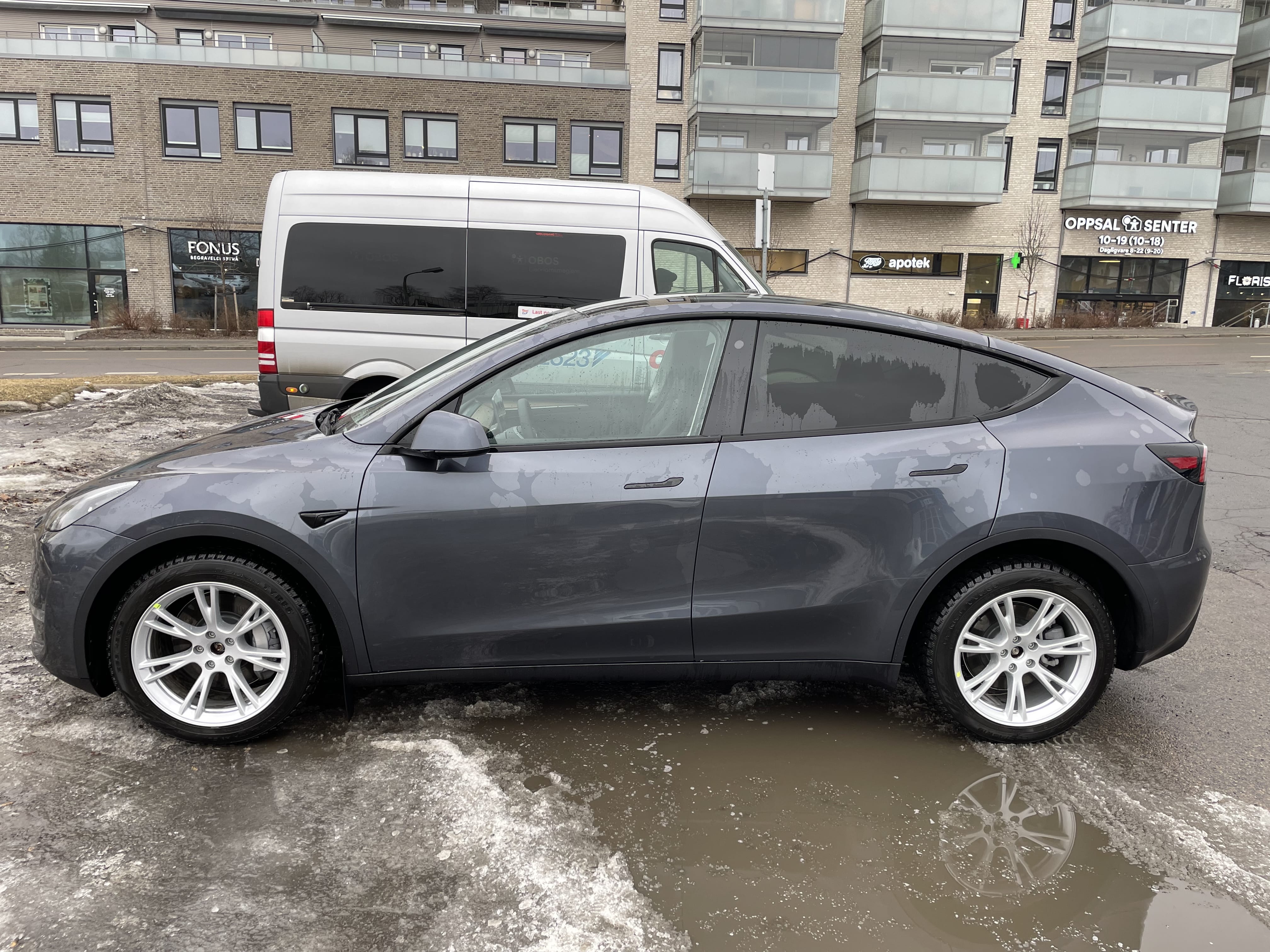 Tesla Model Y med Aircondition