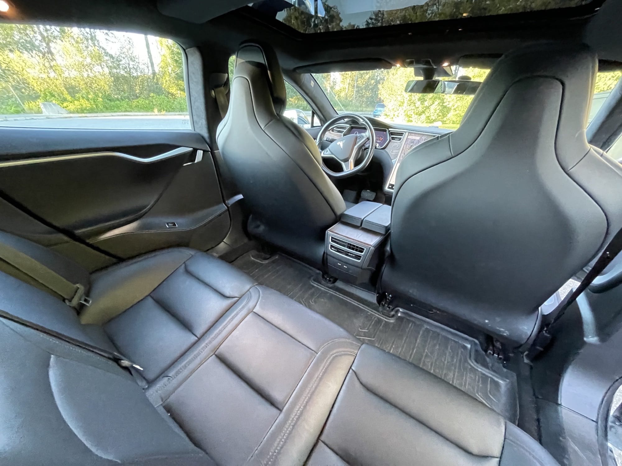 Tesla Model S 100D med Bluetooth audio