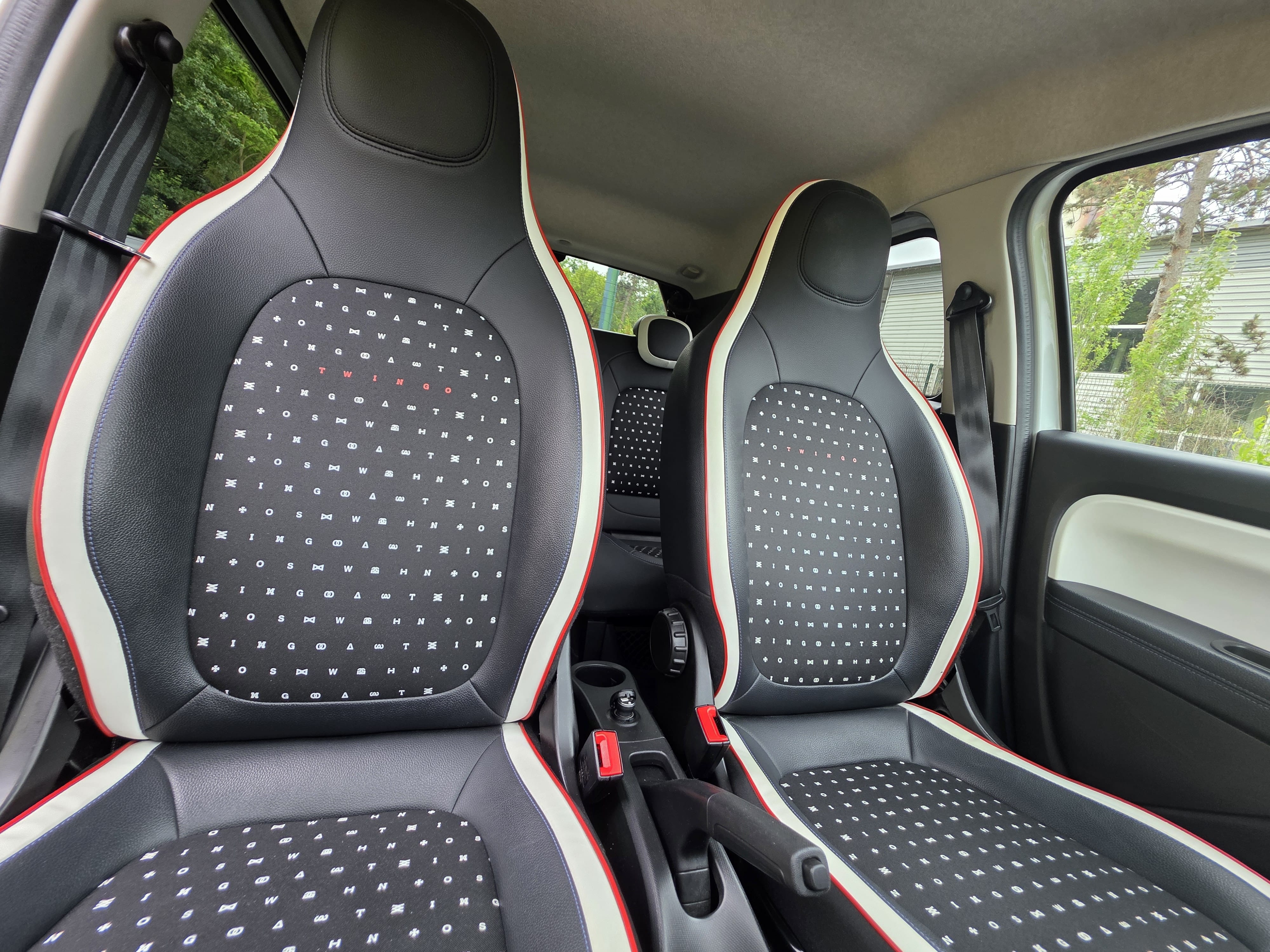 Renault Twingo III Bioethanol 5 chevaux fiscaux BOITE AUTOMATIQUE 95 chevaux din avec Siège bébé