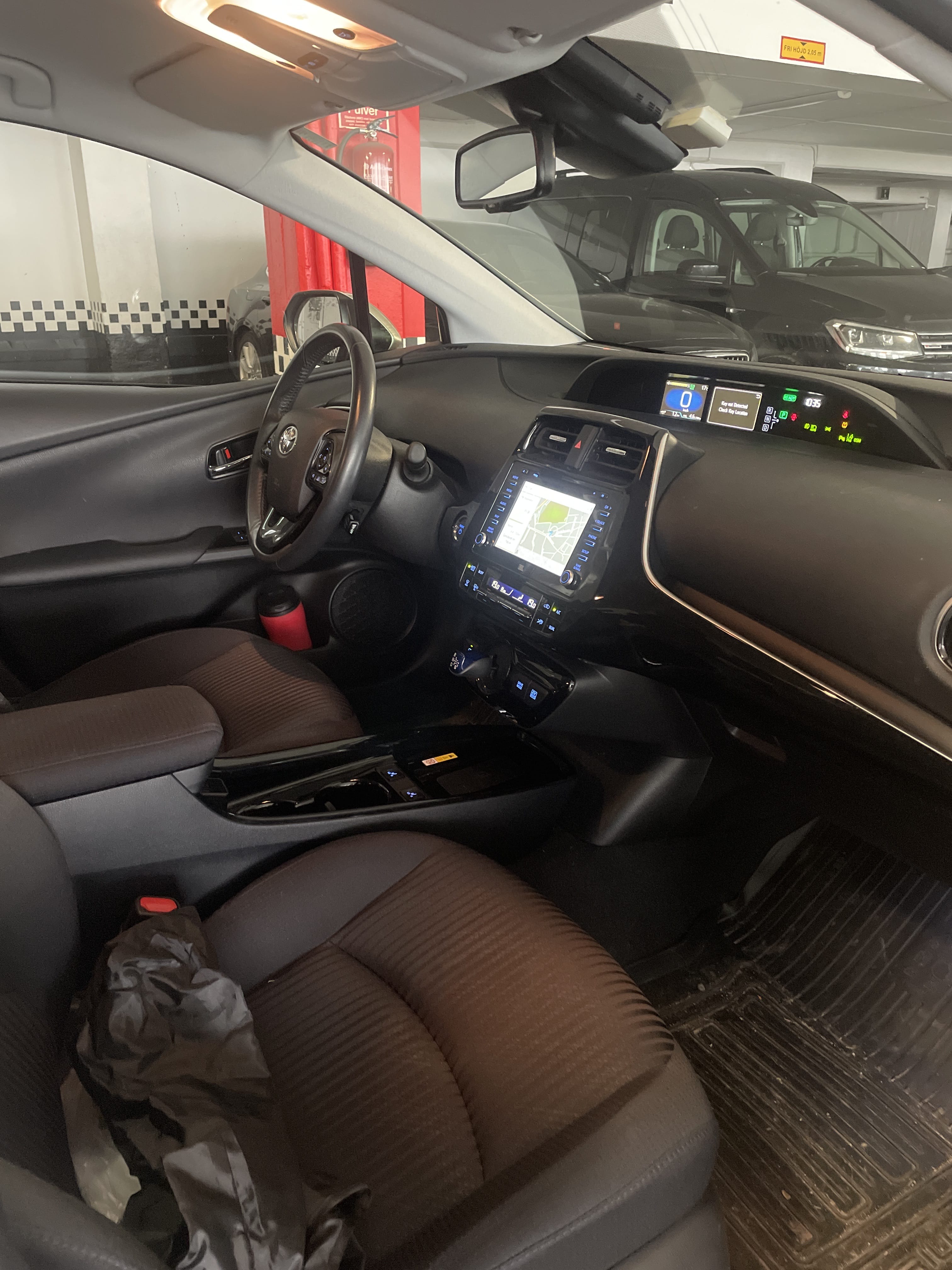 Toyota Prius LE AWD-E med GPS