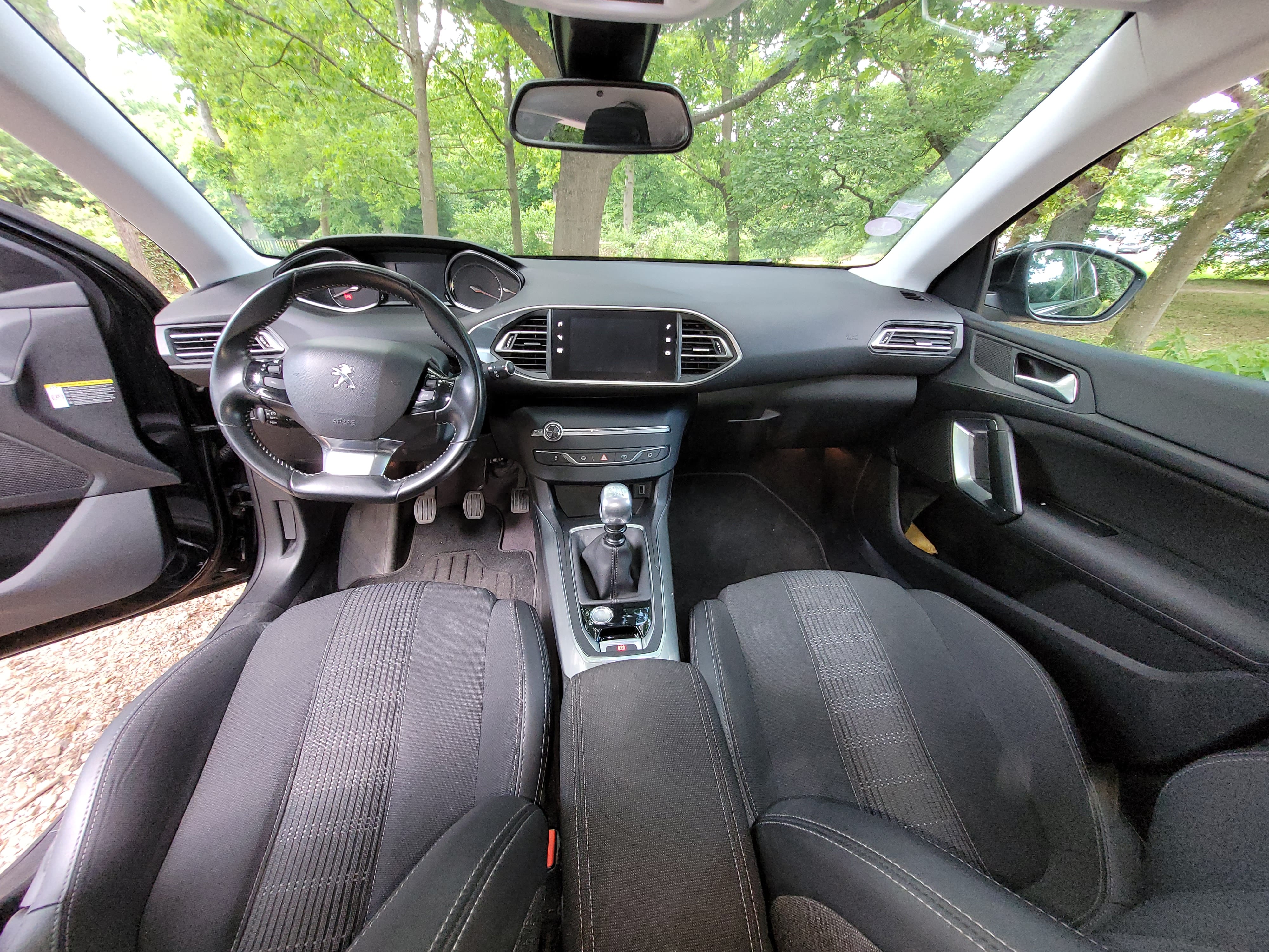 Peugeot 308 1.2 Essence - 130CV avec Régulateur de vitesse