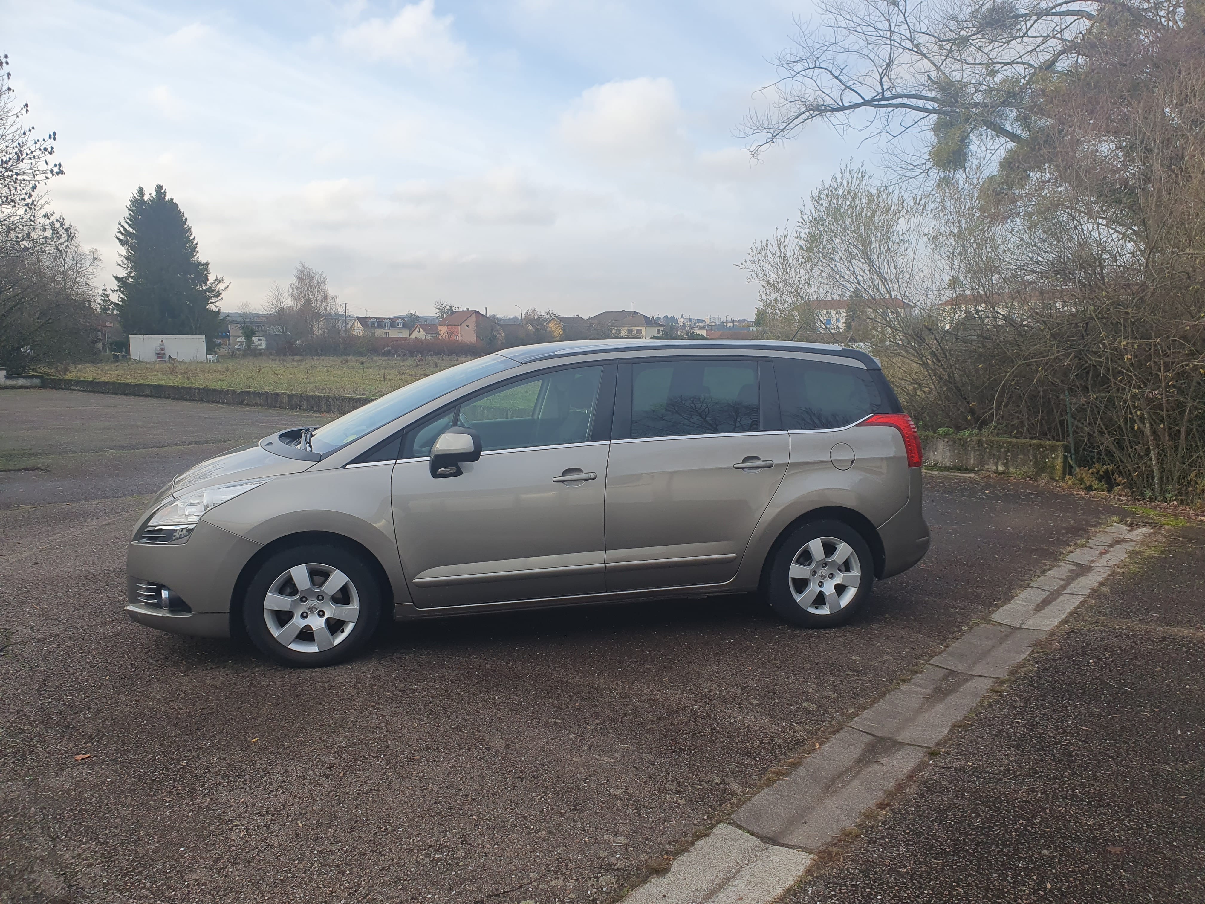 Peugeot 5008 avec Climatisation