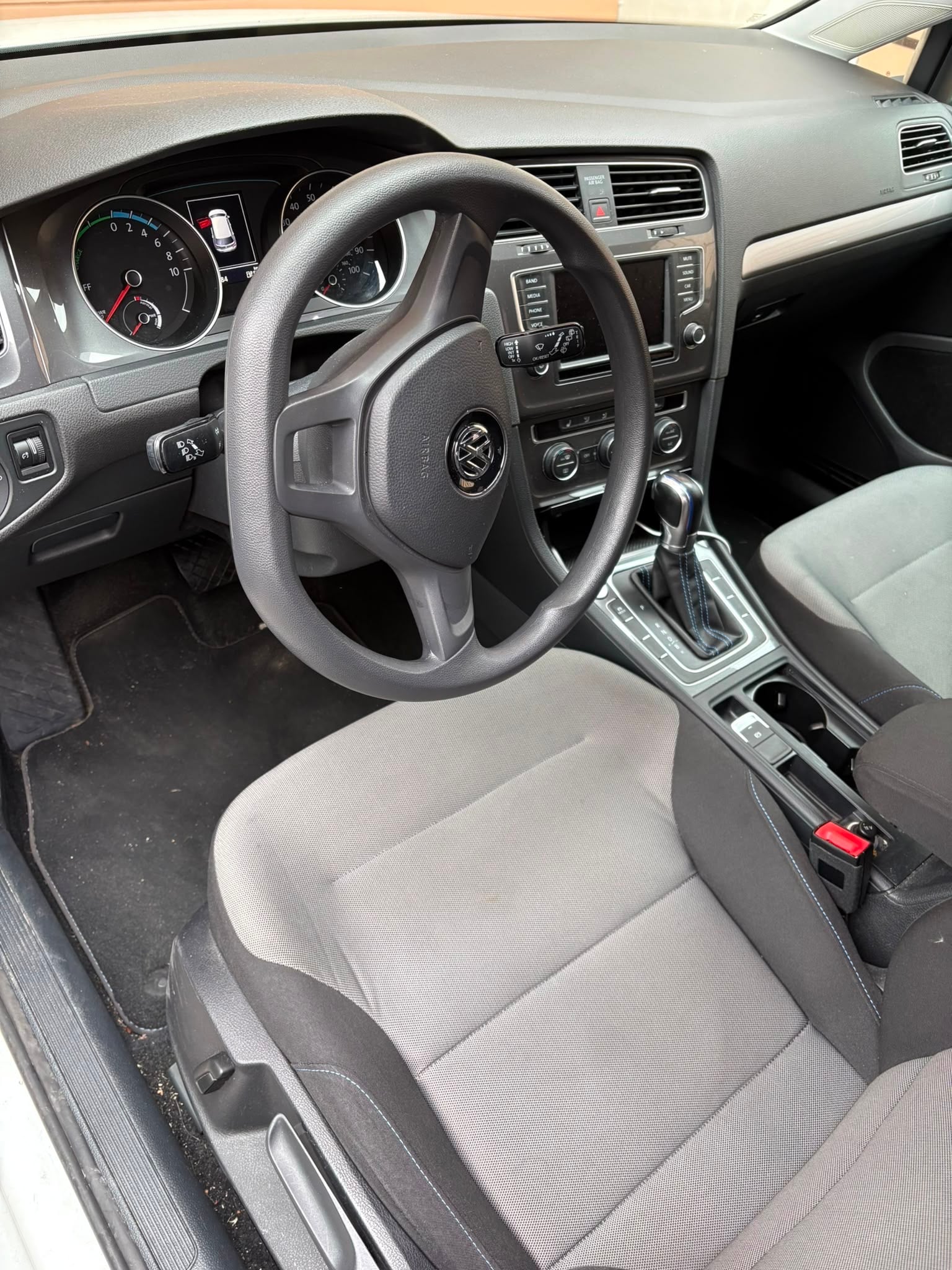 Volkswagen e-Golf with Bluetooth audio
