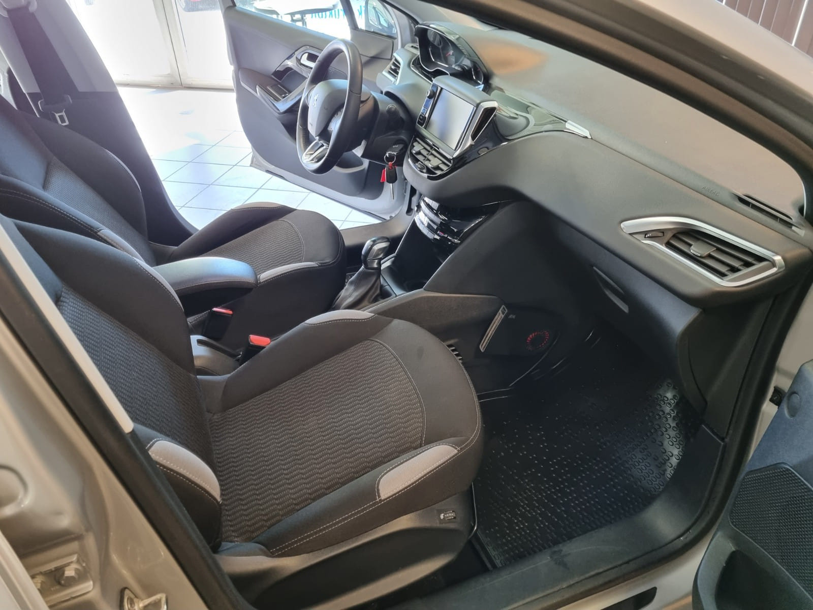 Peugeot 208 with Cruise control