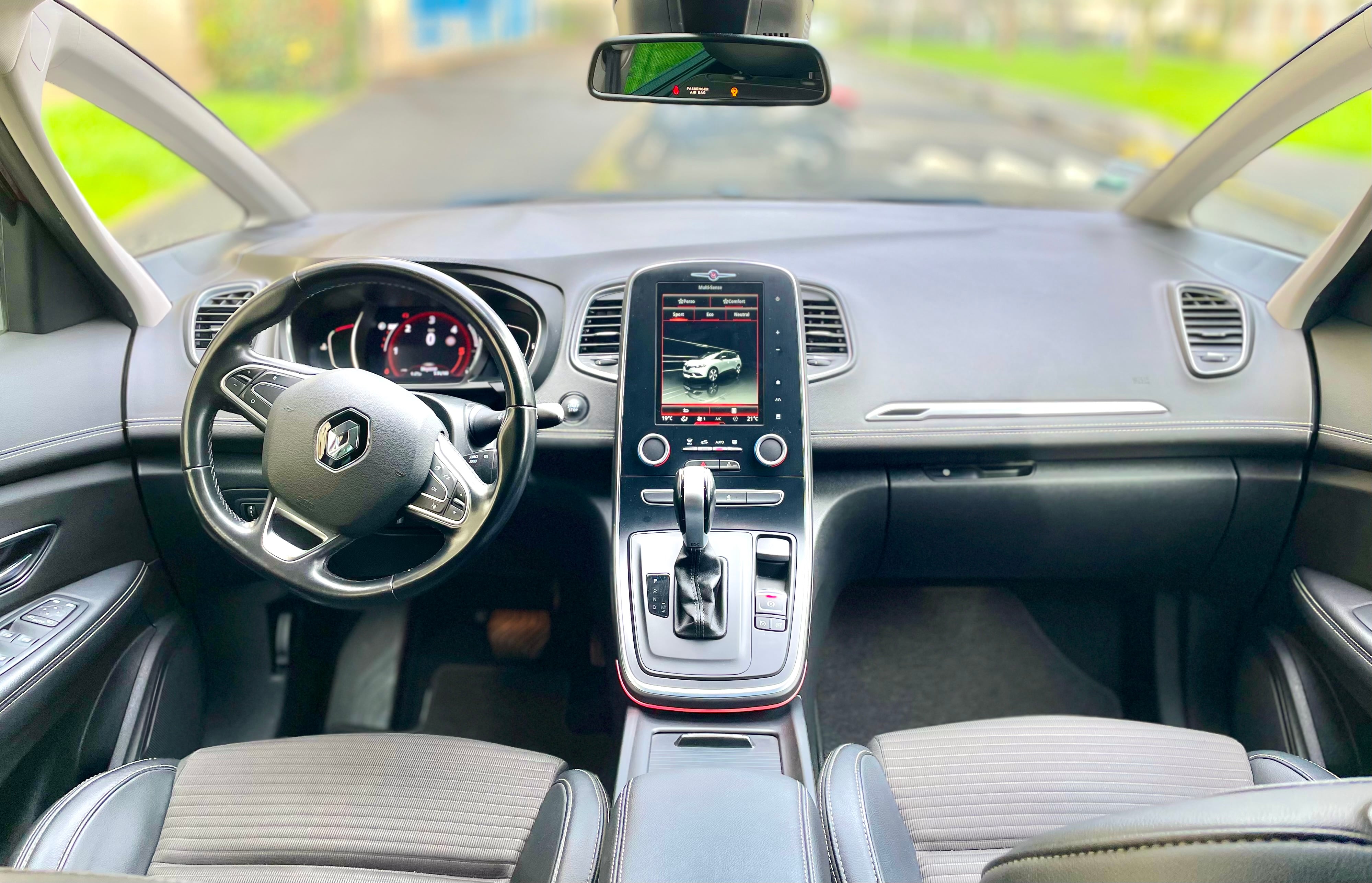 Renault Grand Scenic avec GPS