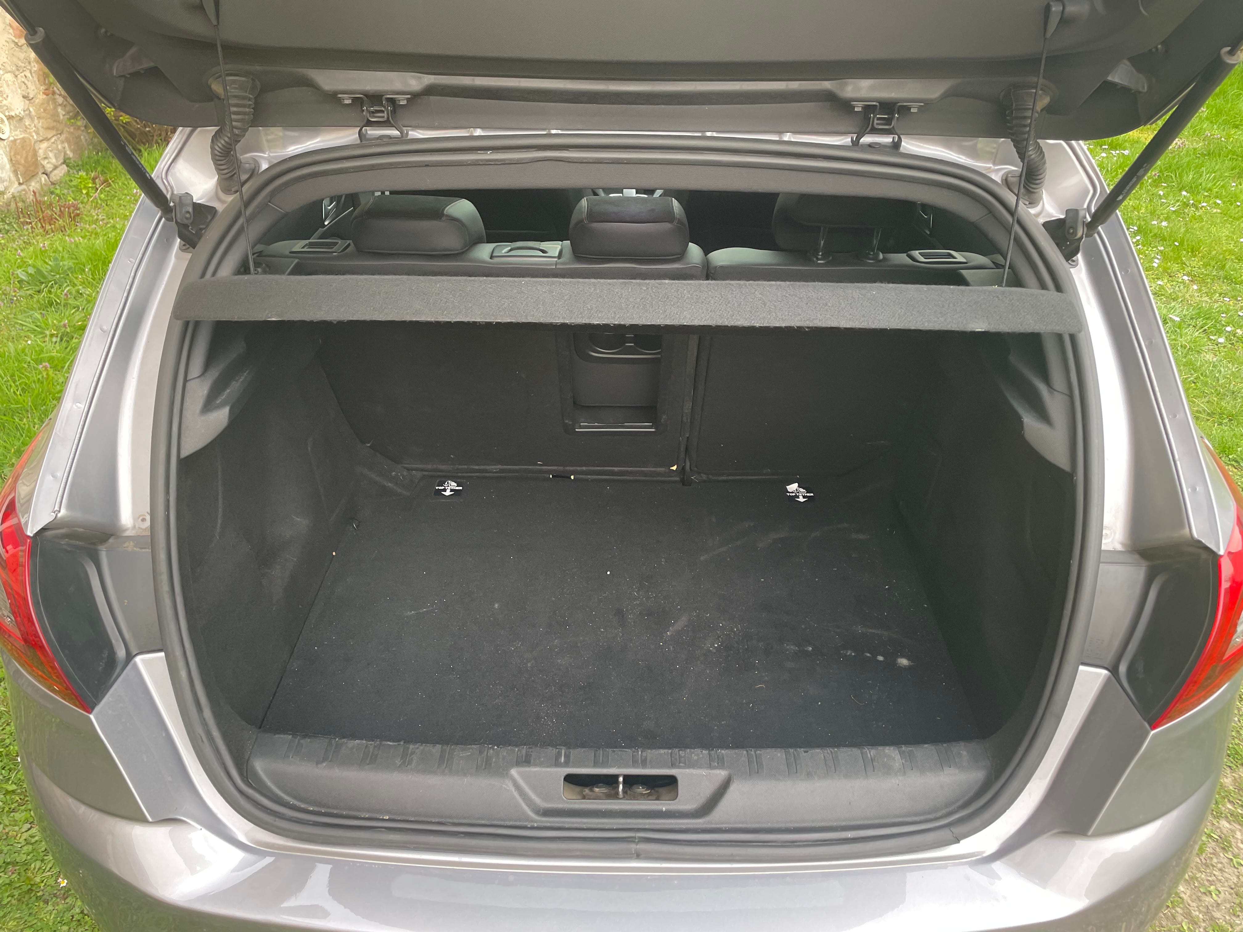 Peugeot 308 GT 180 EAT8 with Apple CarPlay