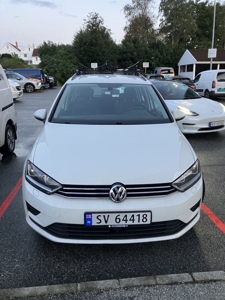 Volkswagen Golf Sportsvan with Bluetooth audio