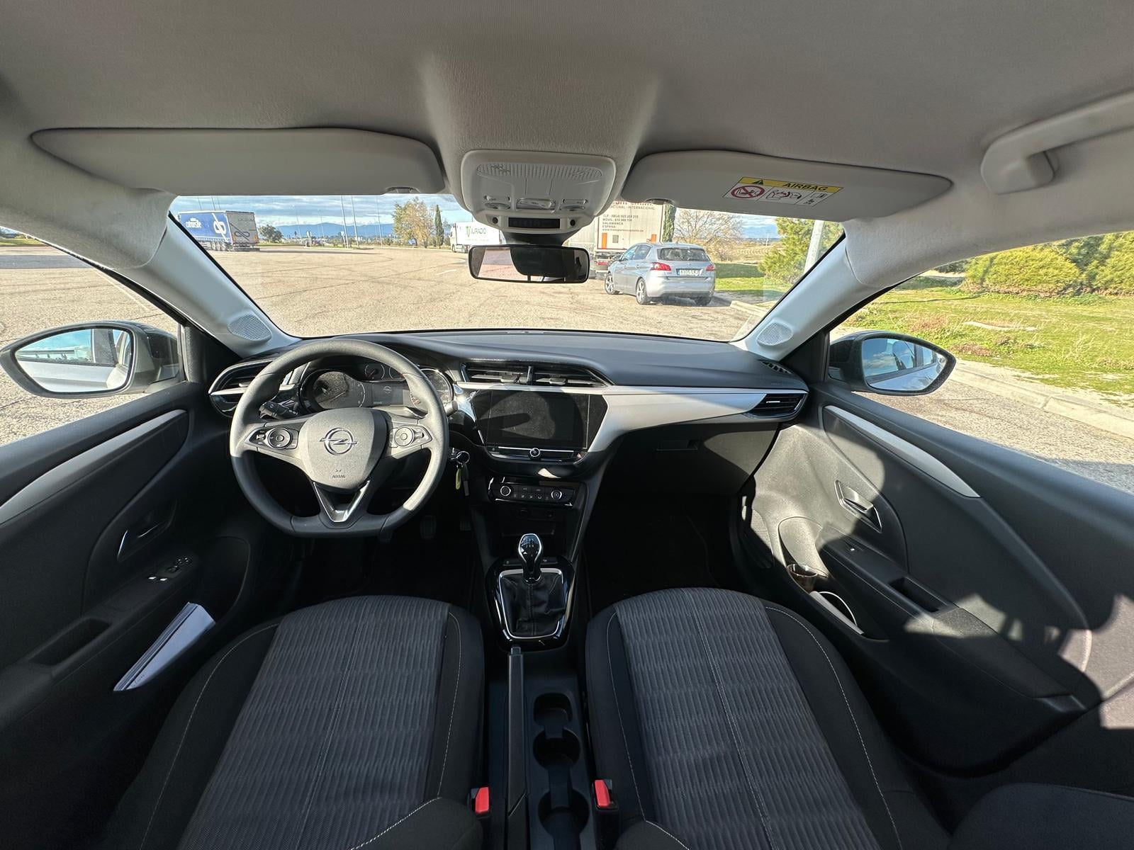 Opel Corsa Moderno, cómodo y económico – Opel Corsa 2022 en Poble Sec con Control de velocidad