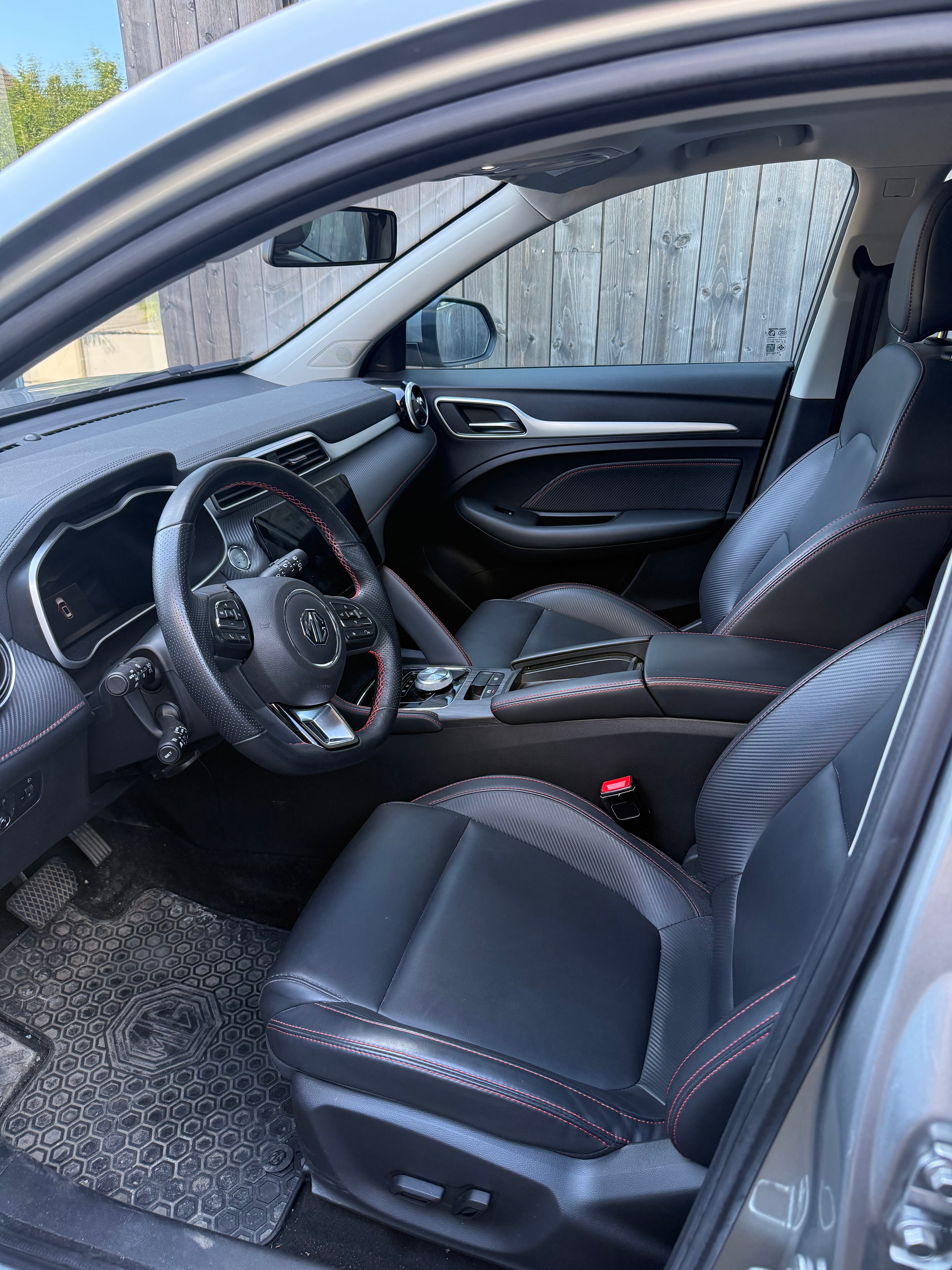 MG ZS EV med GPS