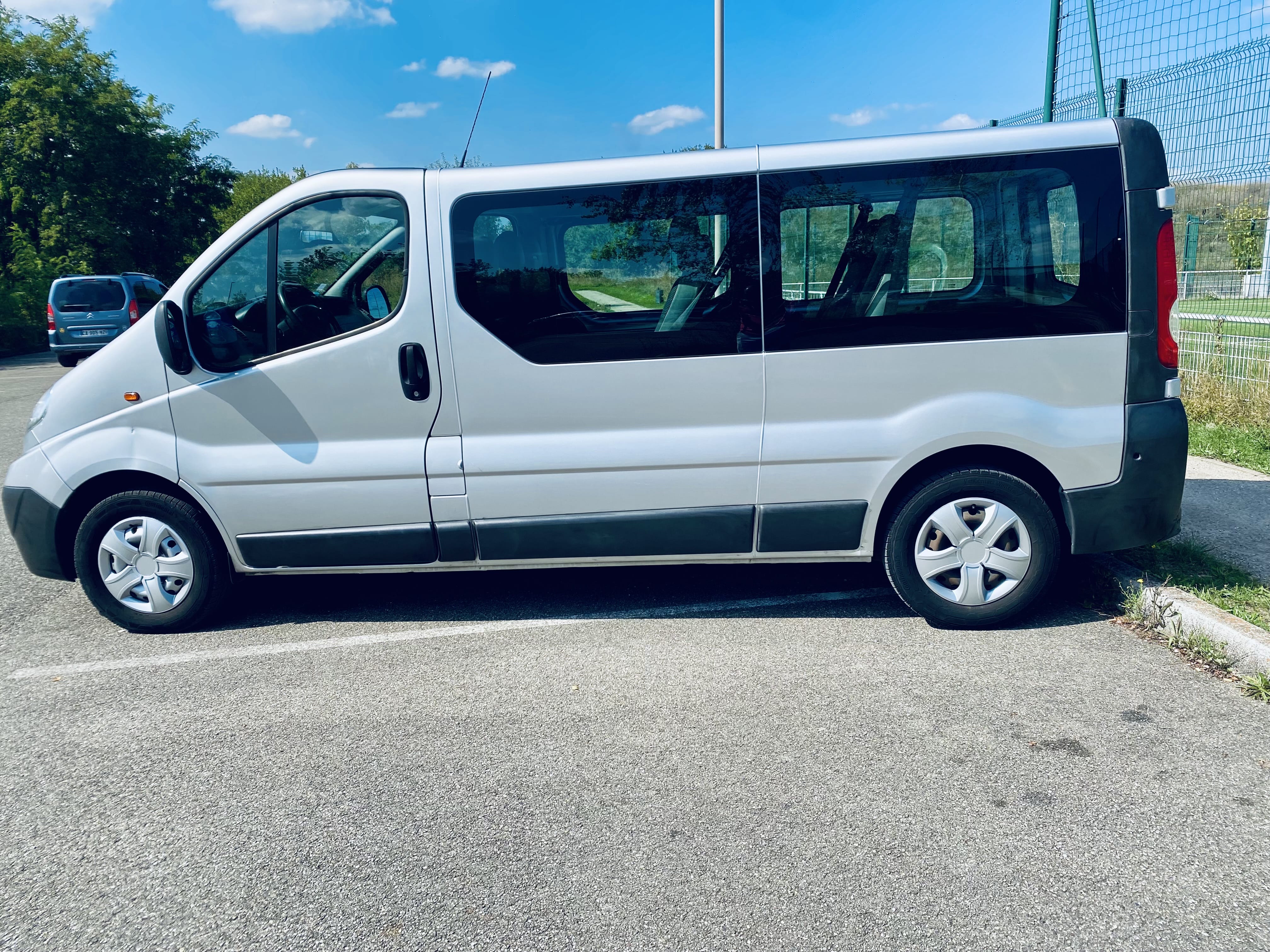 Opel Vivaro Combi avec Climatisation