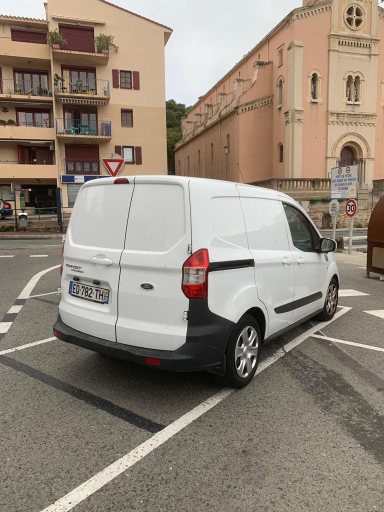 Ford Transit Courier Fourgon avec Climatisation