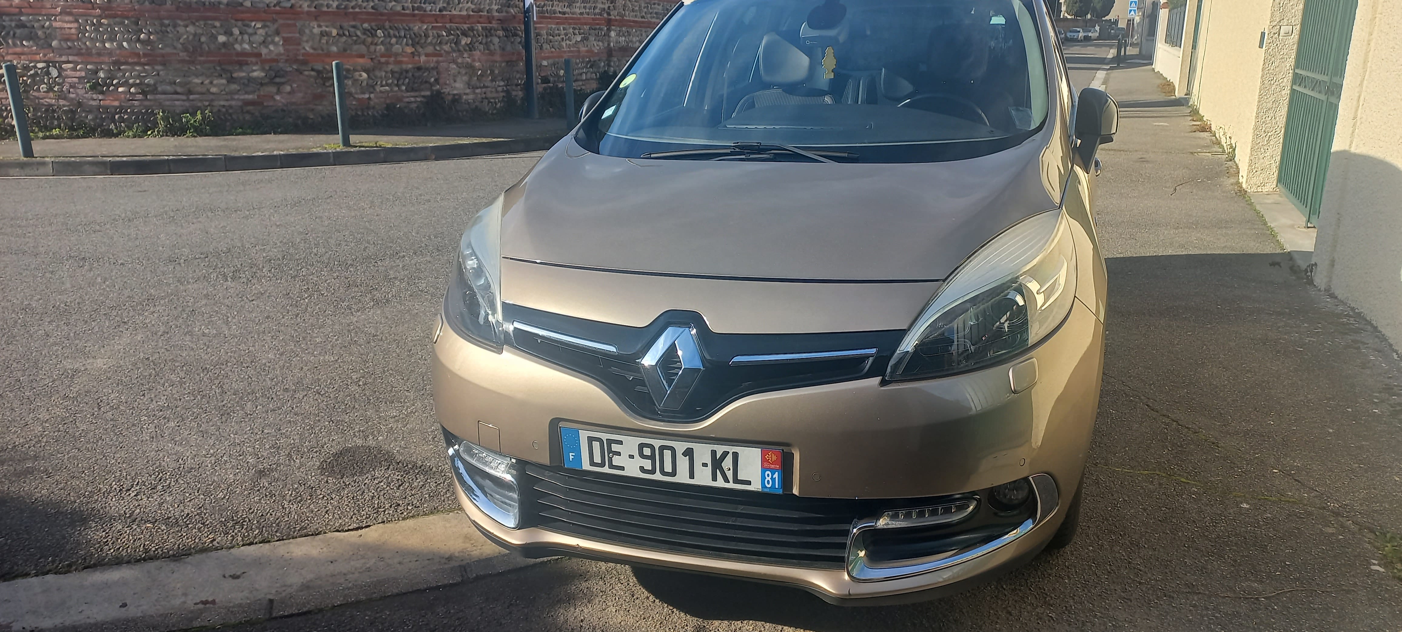 Renault Scenic 1.5 DCI 110 CV bose met Achteruitrijcamera