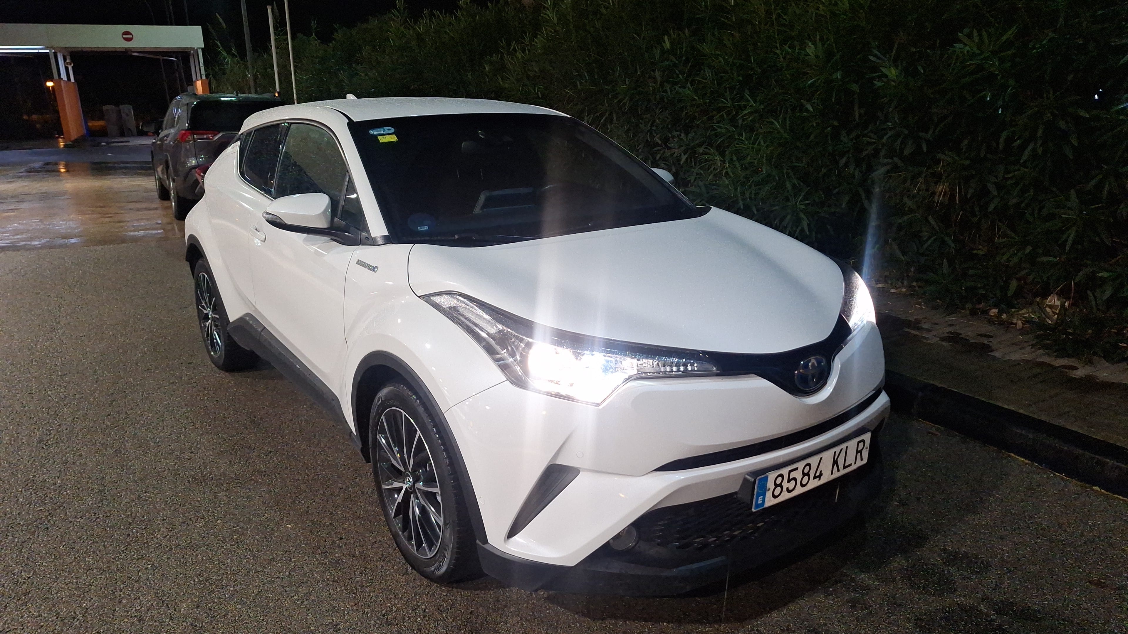 Toyota C-HR Hybrid con Puertos de carga USB