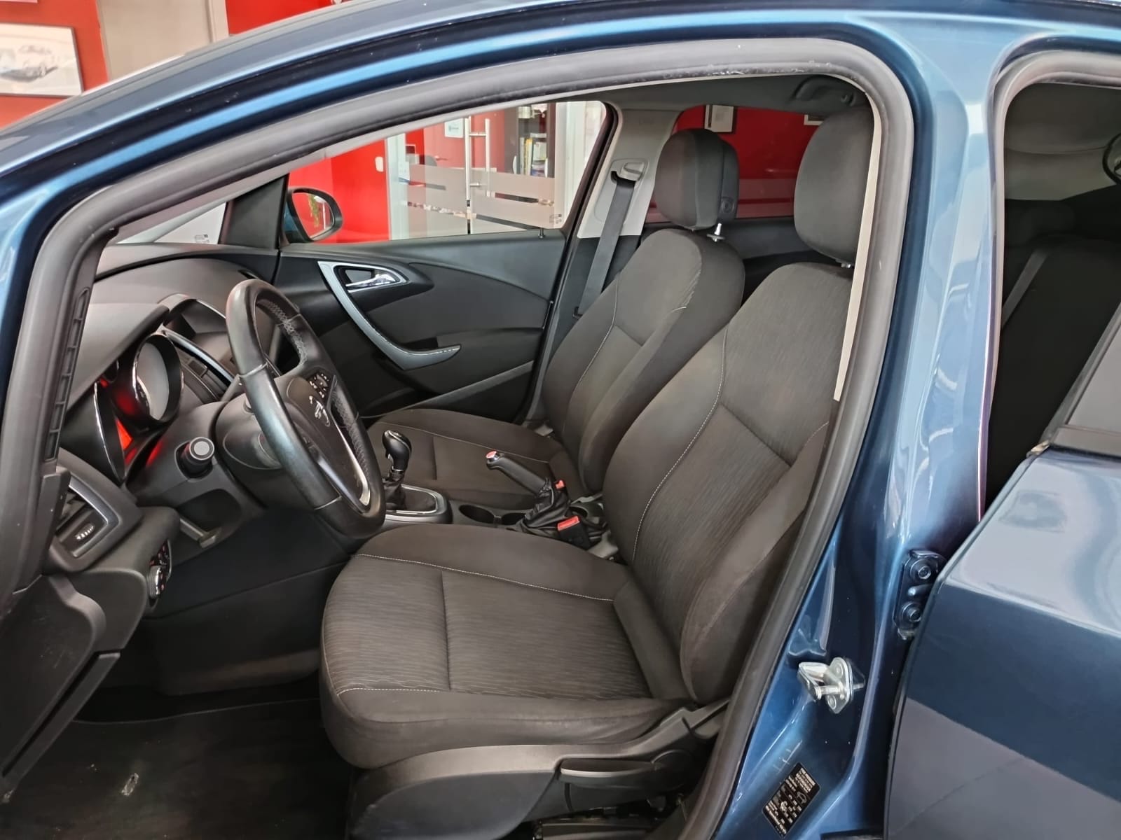 Opel Astra con Entrada de Audio/iPod