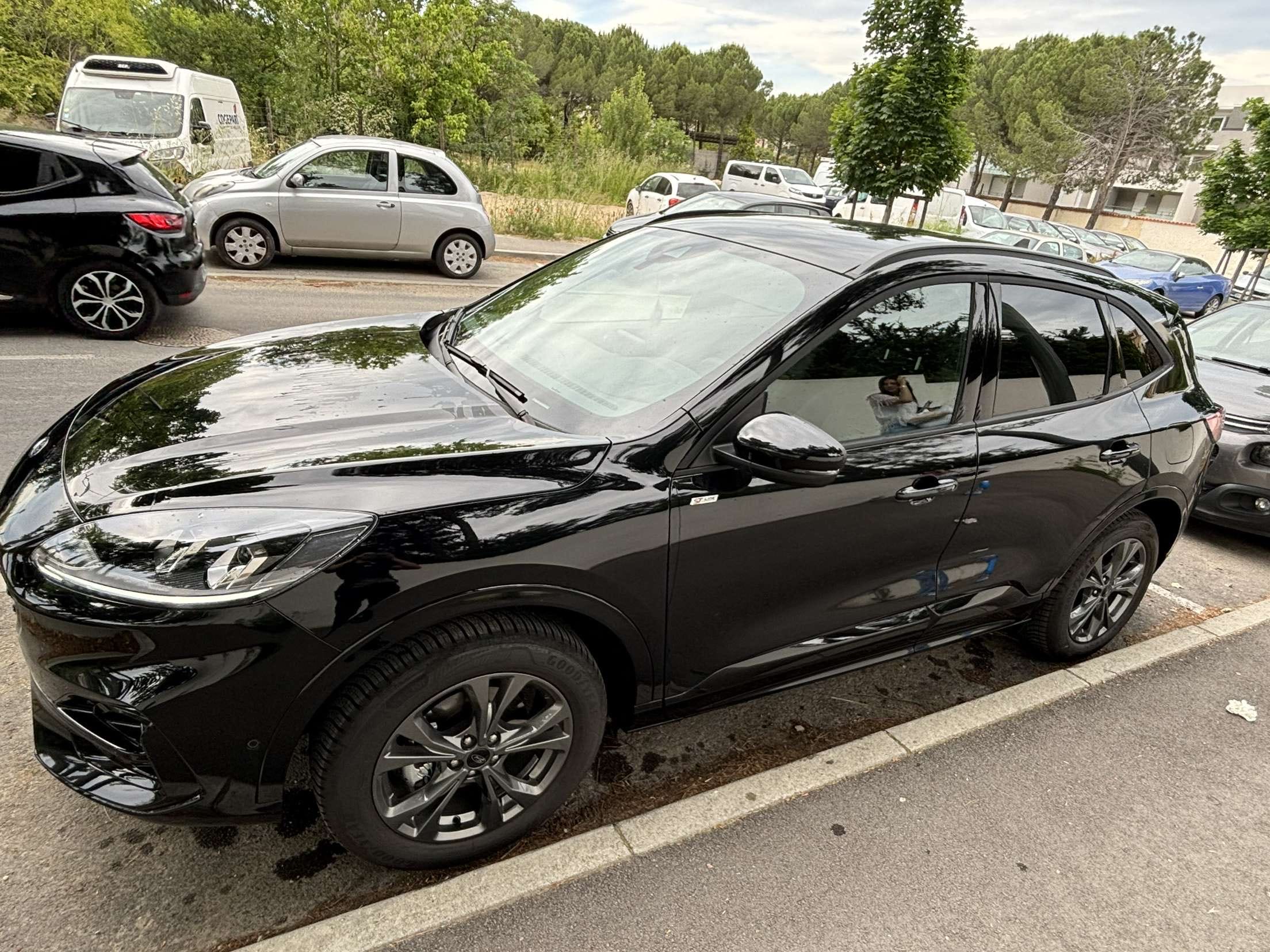 Ford Kuga St Line, 2023, Essence 95 / Électrique (hybride), automatique