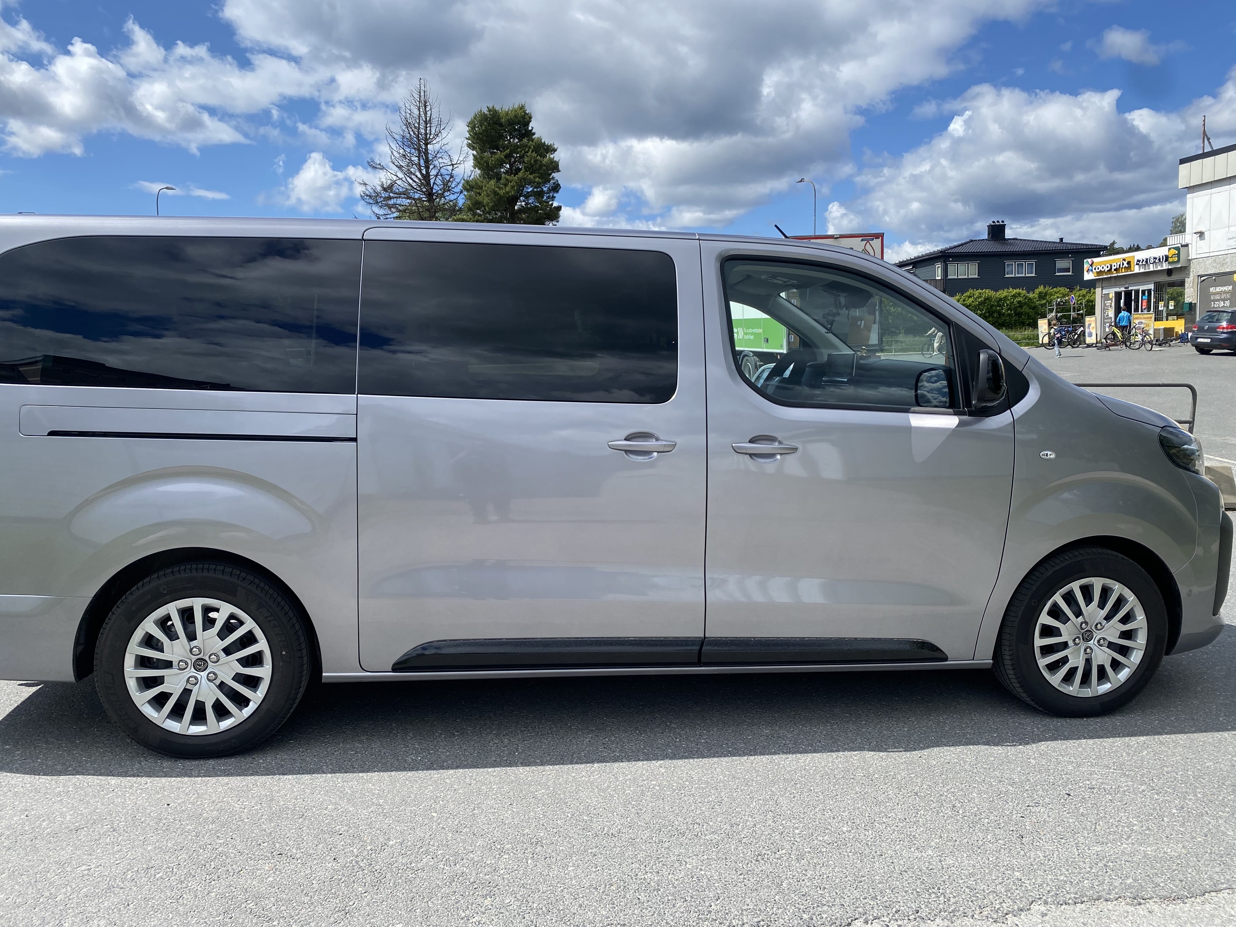 Peugeot E-Traveller med GPS