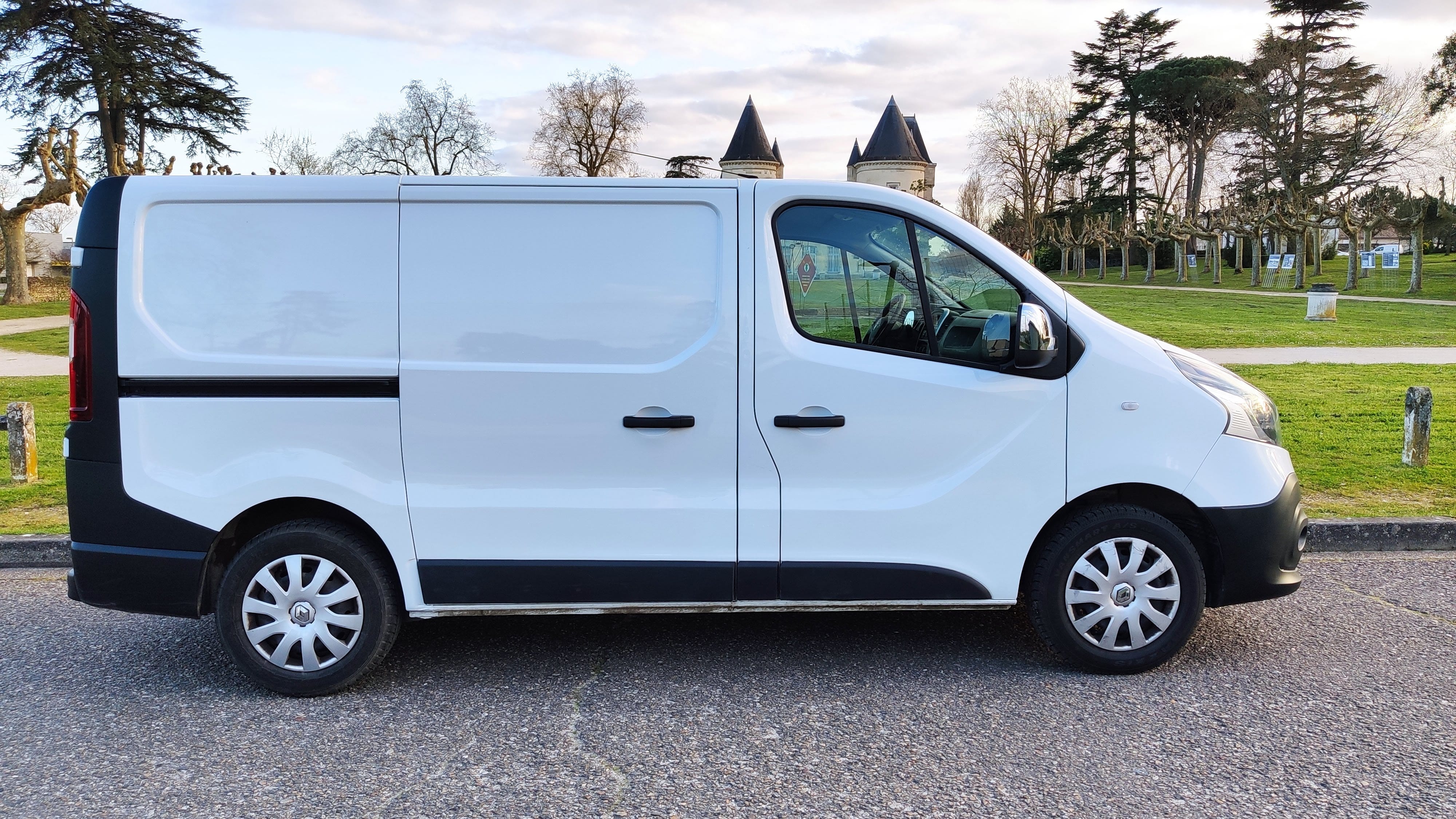 Renault Trafic FH04
